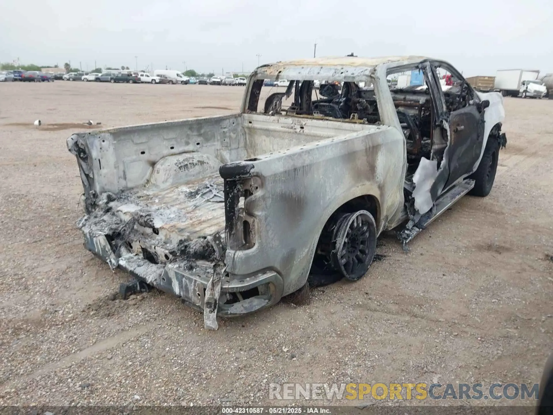 4 fotografías del automóvil dañado 1GCUDGE82PZ228598 CHEVROLET SILVERADO 1500 2023