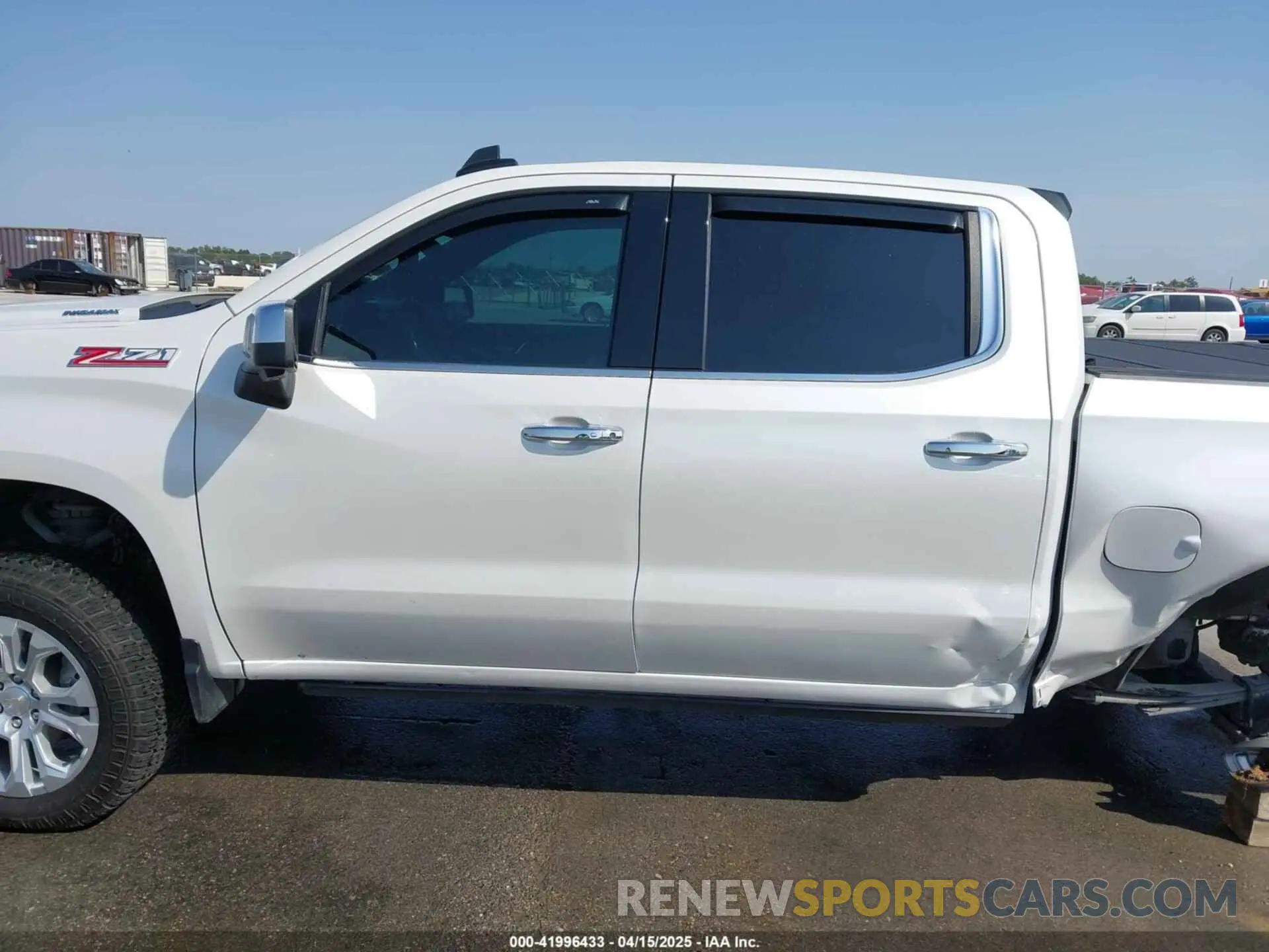 15 fotografías del automóvil dañado 1GCUDGE8XPZ212049 CHEVROLET SILVERADO 1500 2023