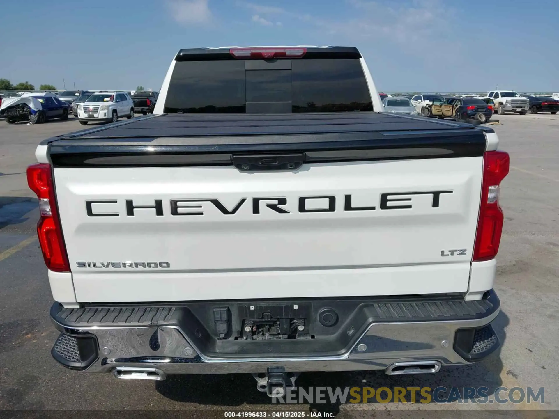 18 fotografías del automóvil dañado 1GCUDGE8XPZ212049 CHEVROLET SILVERADO 1500 2023