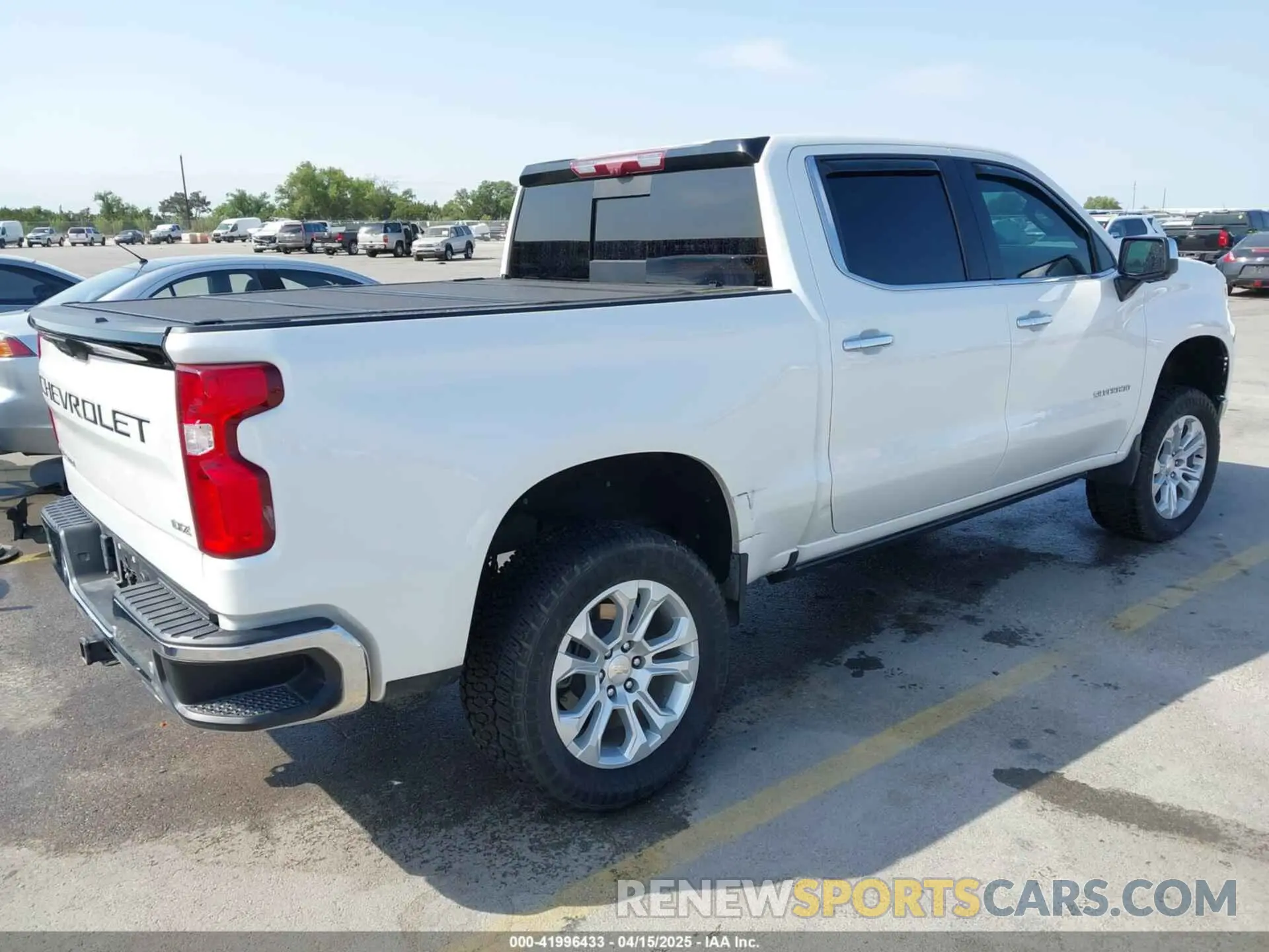 4 fotografías del automóvil dañado 1GCUDGE8XPZ212049 CHEVROLET SILVERADO 1500 2023