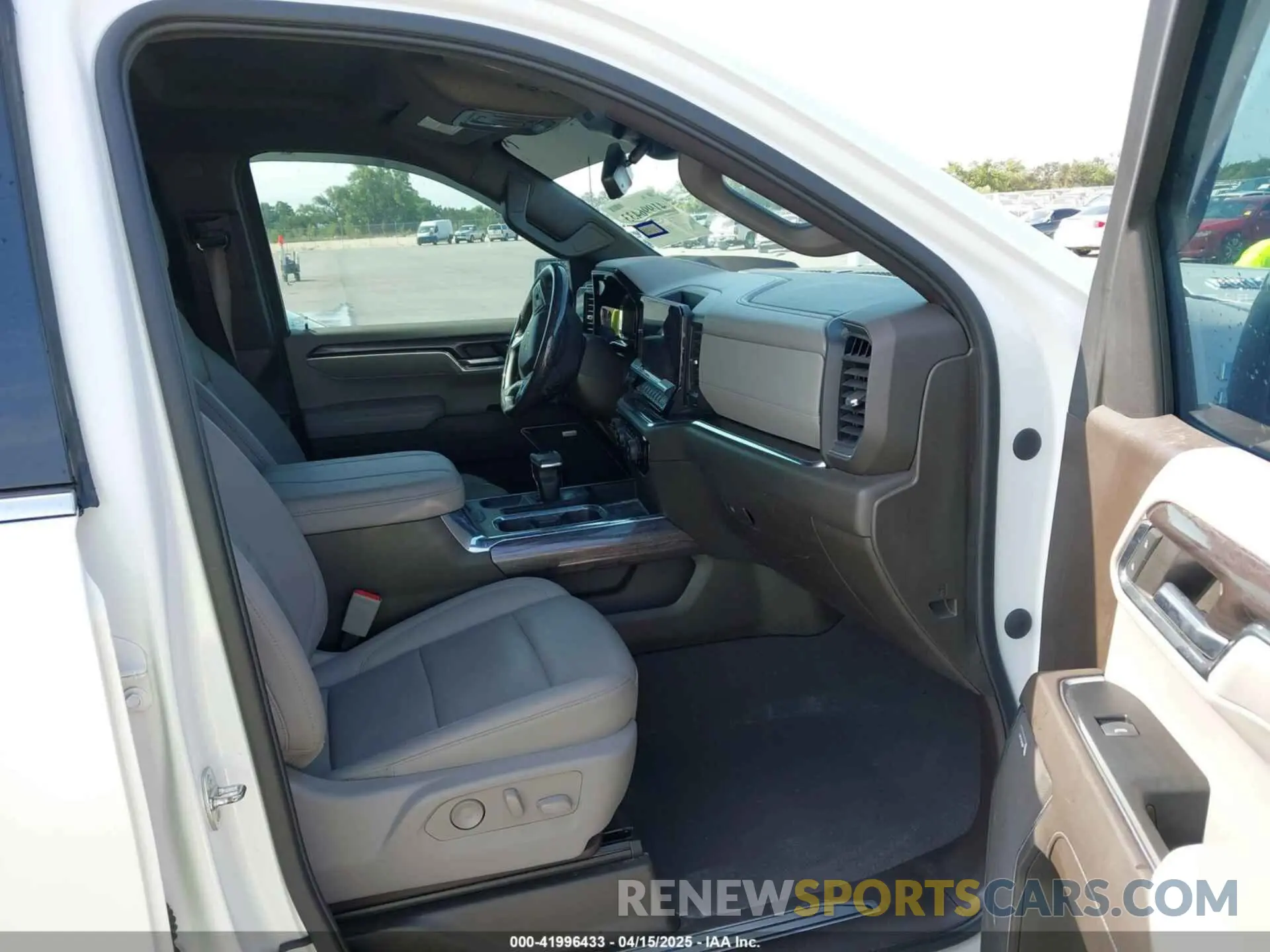 5 fotografías del automóvil dañado 1GCUDGE8XPZ212049 CHEVROLET SILVERADO 1500 2023