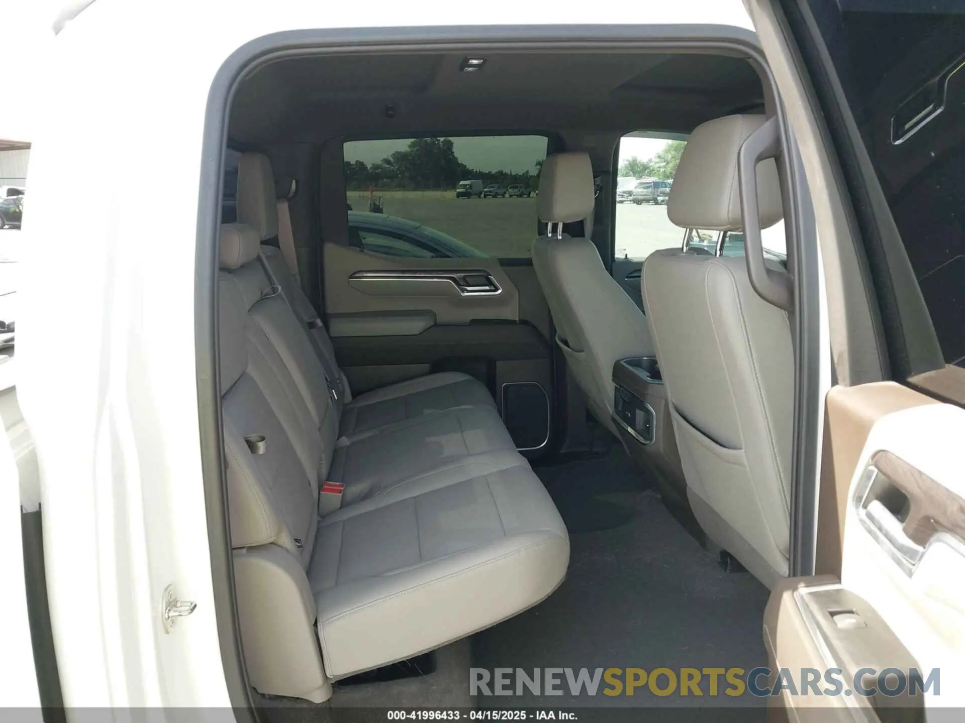 8 fotografías del automóvil dañado 1GCUDGE8XPZ212049 CHEVROLET SILVERADO 1500 2023