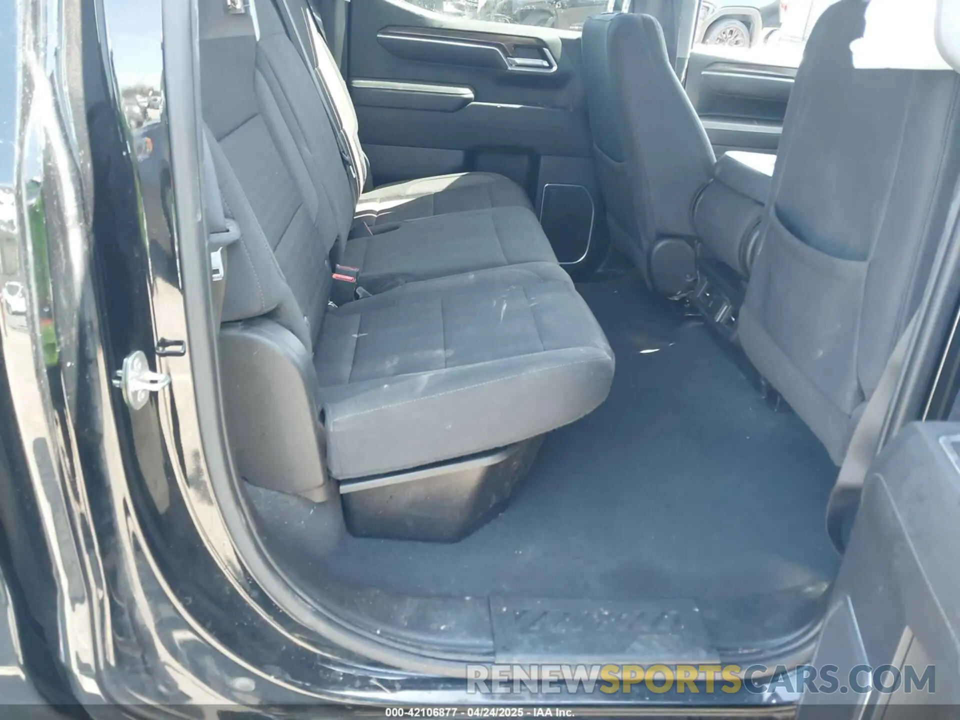 8 fotografías del automóvil dañado 2GCUDEED0P1106770 CHEVROLET SILVERADO 1500 2023