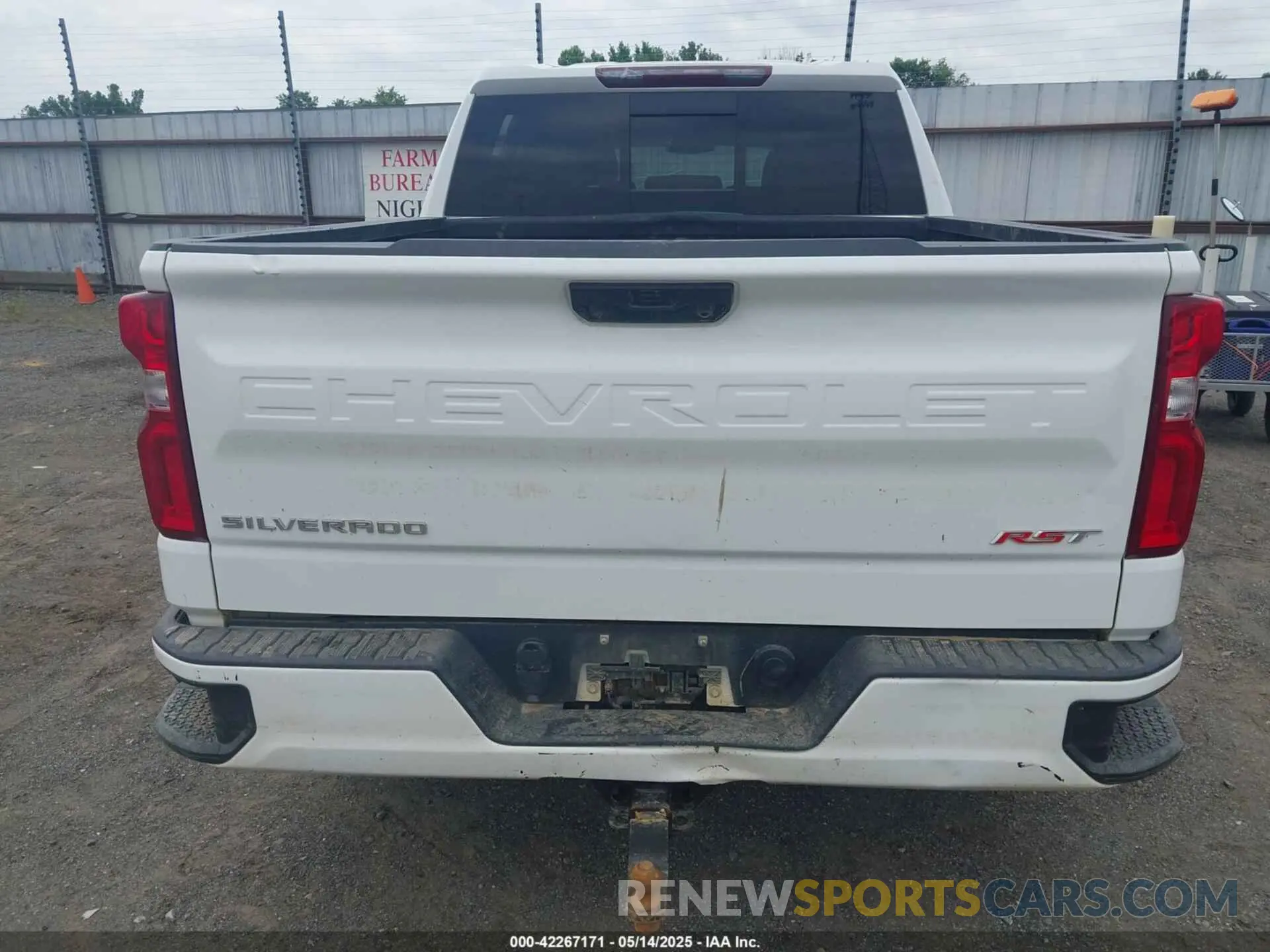 14 fotografías del automóvil dañado 2GCUDEED0P1142975 CHEVROLET SILVERADO 1500 2023