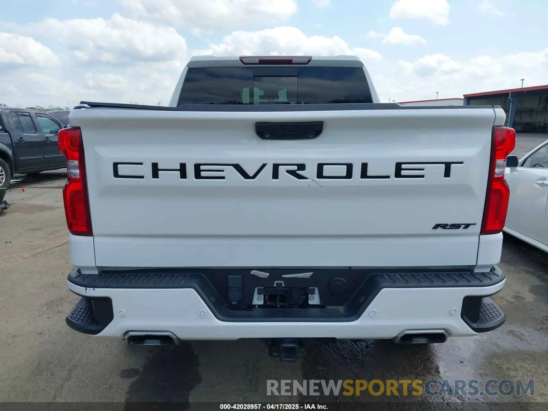 17 fotografías del automóvil dañado 2GCUDEED6P1124688 CHEVROLET SILVERADO 1500 2023