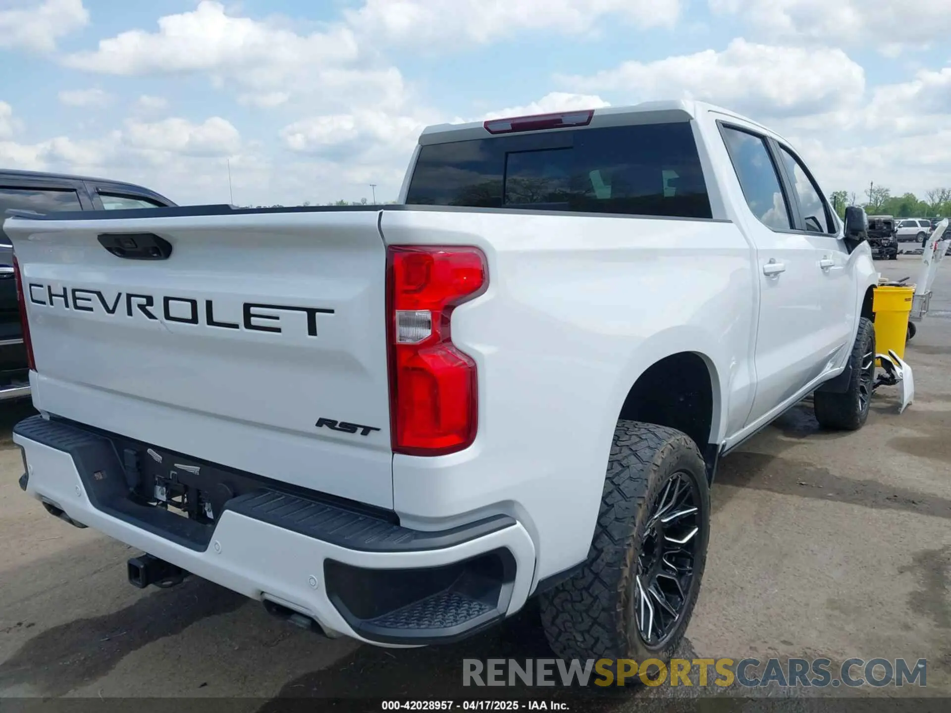 4 fotografías del automóvil dañado 2GCUDEED6P1124688 CHEVROLET SILVERADO 1500 2023