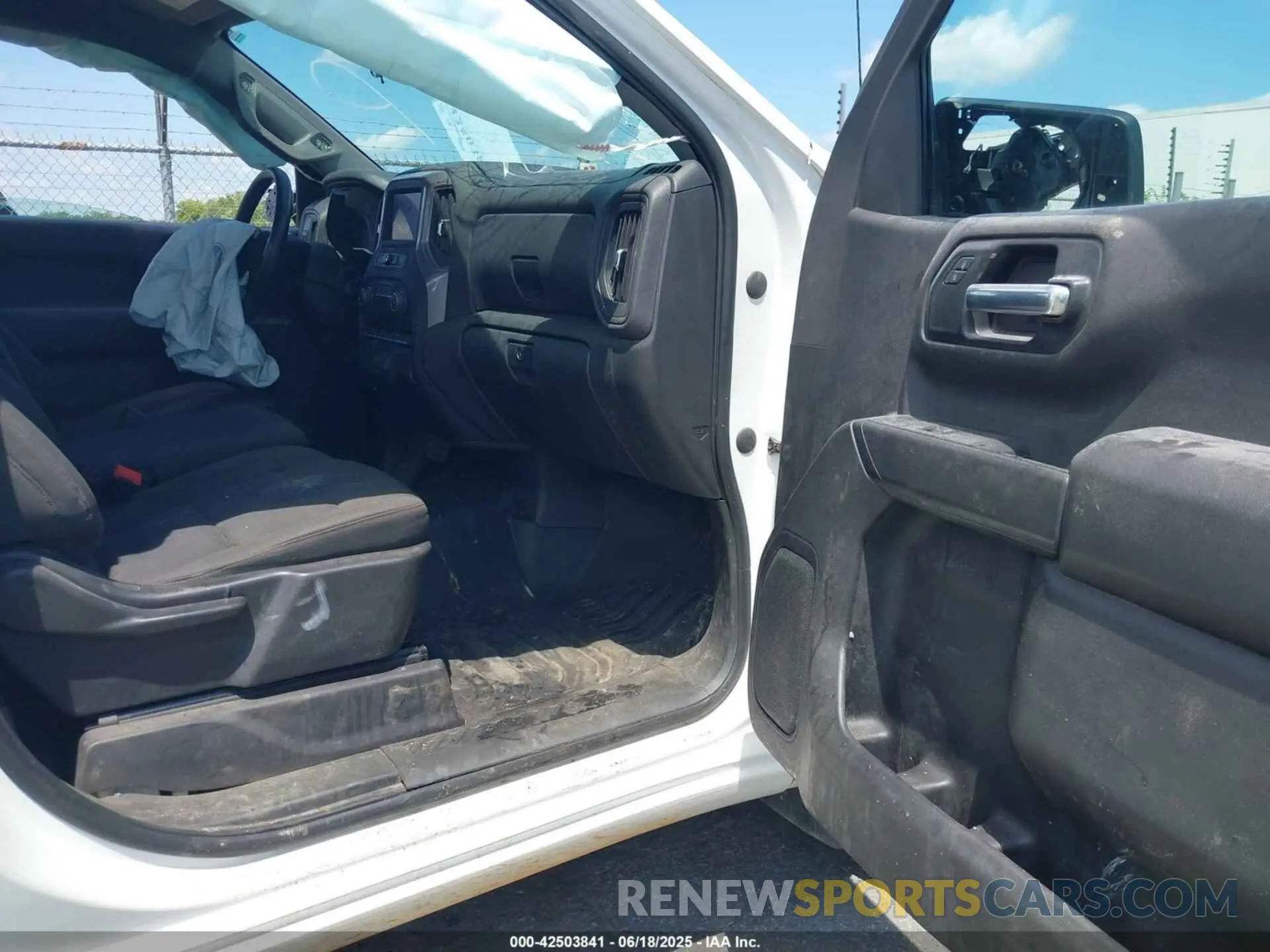 5 fotografías del automóvil dañado 3GCNAAED6PG172625 CHEVROLET SILVERADO 1500 2023