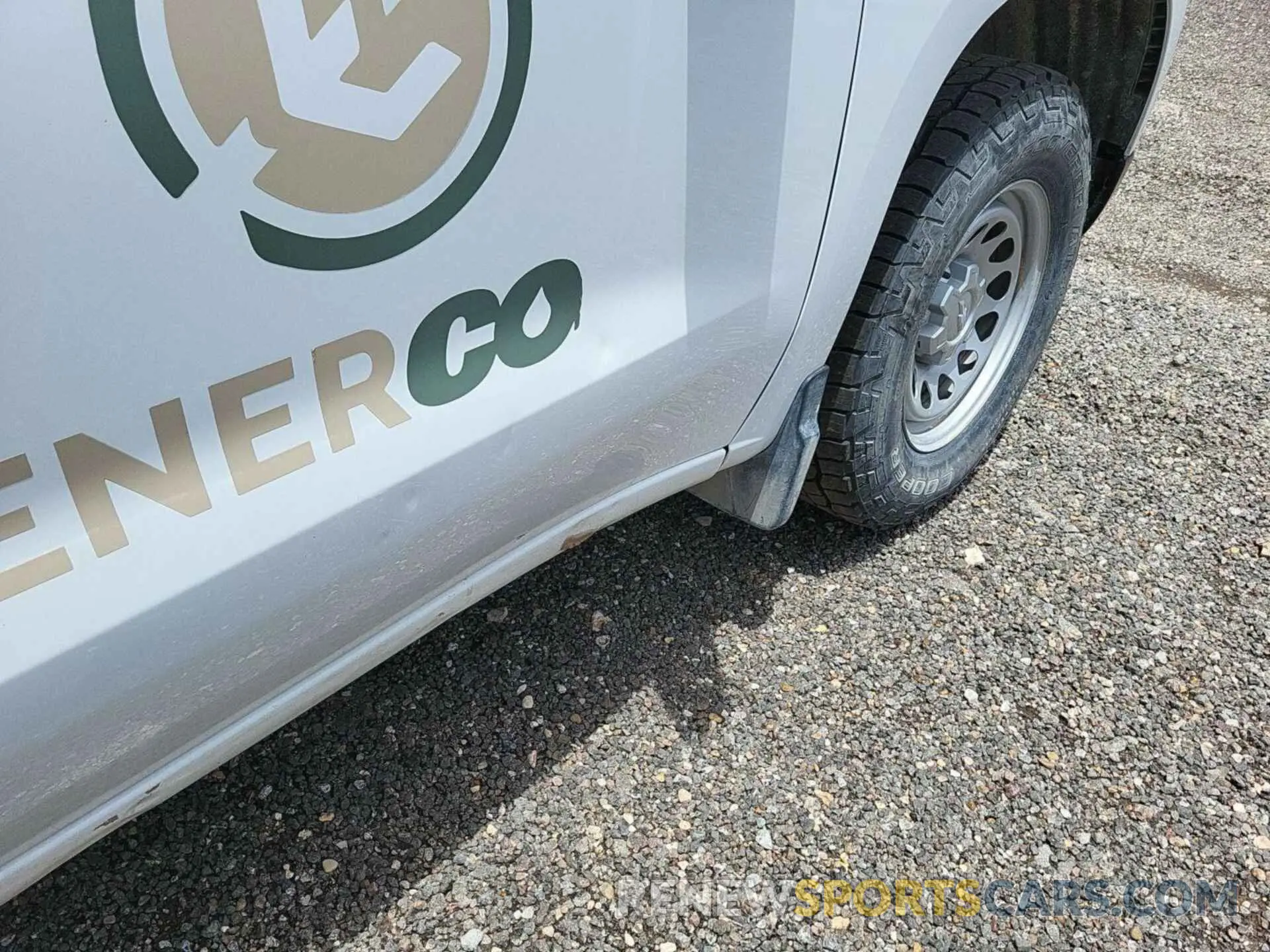 2 fotografías del automóvil dañado 3GCPDAEK3PG112204 CHEVROLET SILVERADO 1500 2023