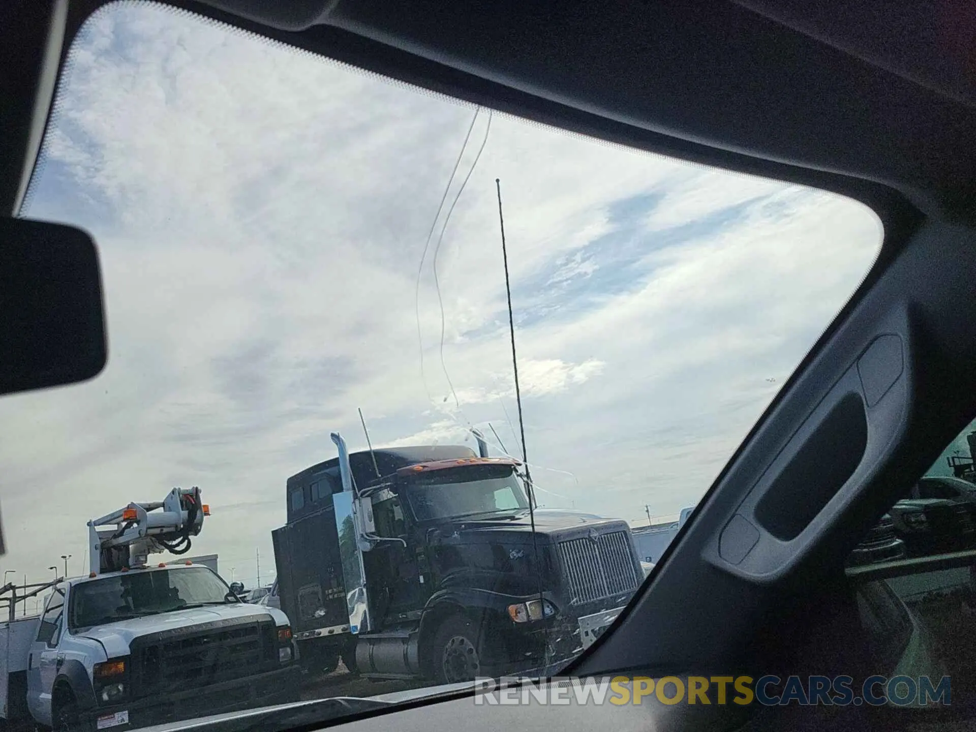 2 fotografías del automóvil dañado 3GCPDAEK9PG112031 CHEVROLET SILVERADO 1500 2023