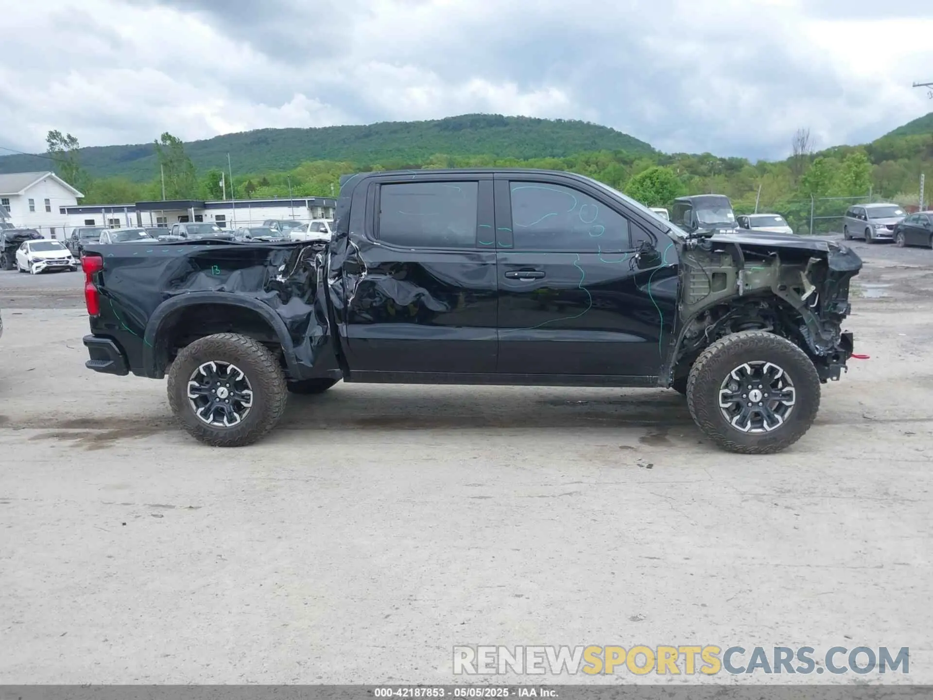 14 fotografías del automóvil dañado 3GCUDHEL0PG130793 CHEVROLET SILVERADO 1500 2023