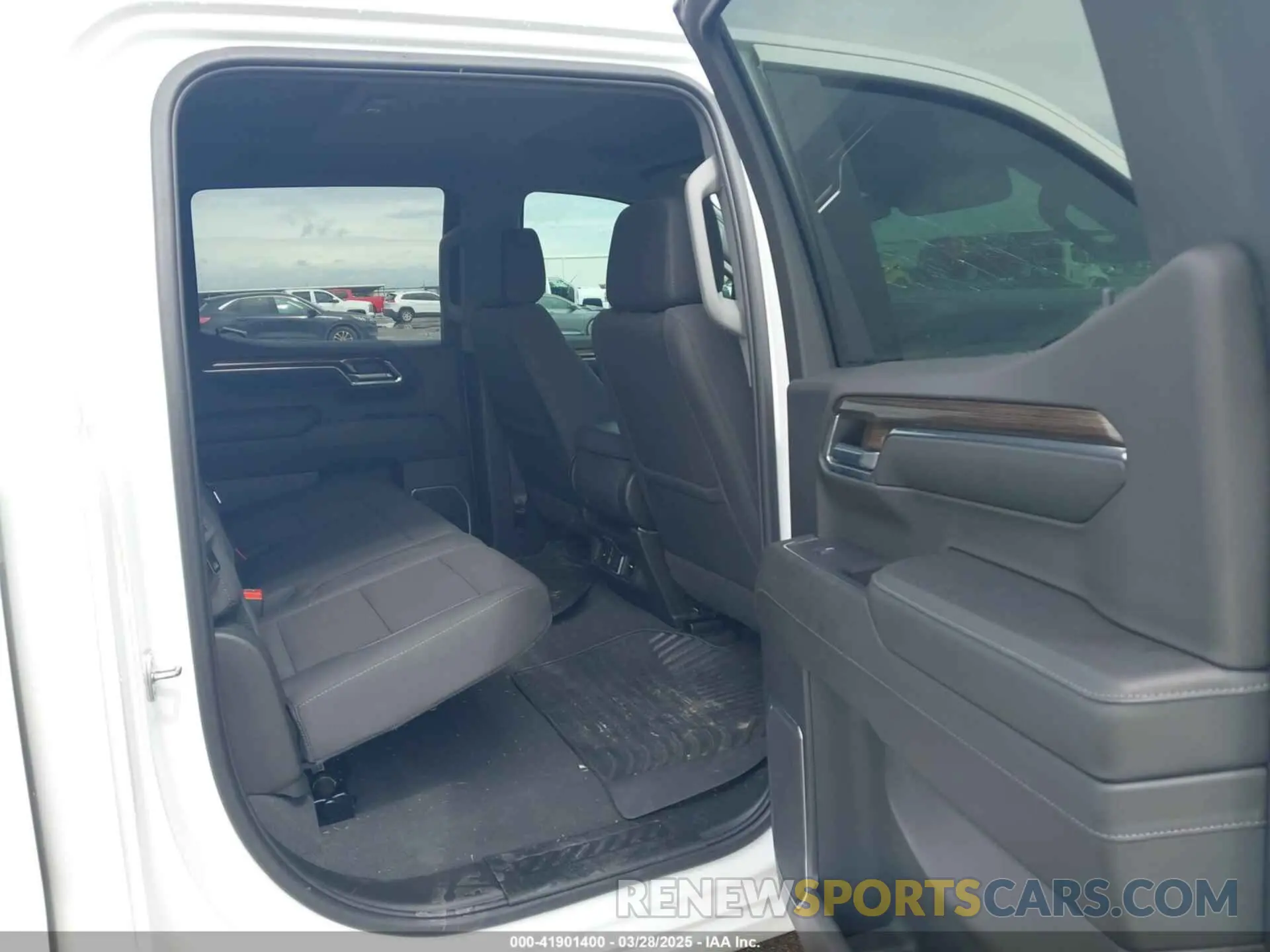 8 fotografías del automóvil dañado 1GCUDDED8RZ214977 CHEVROLET SILVERADO 1500 2024