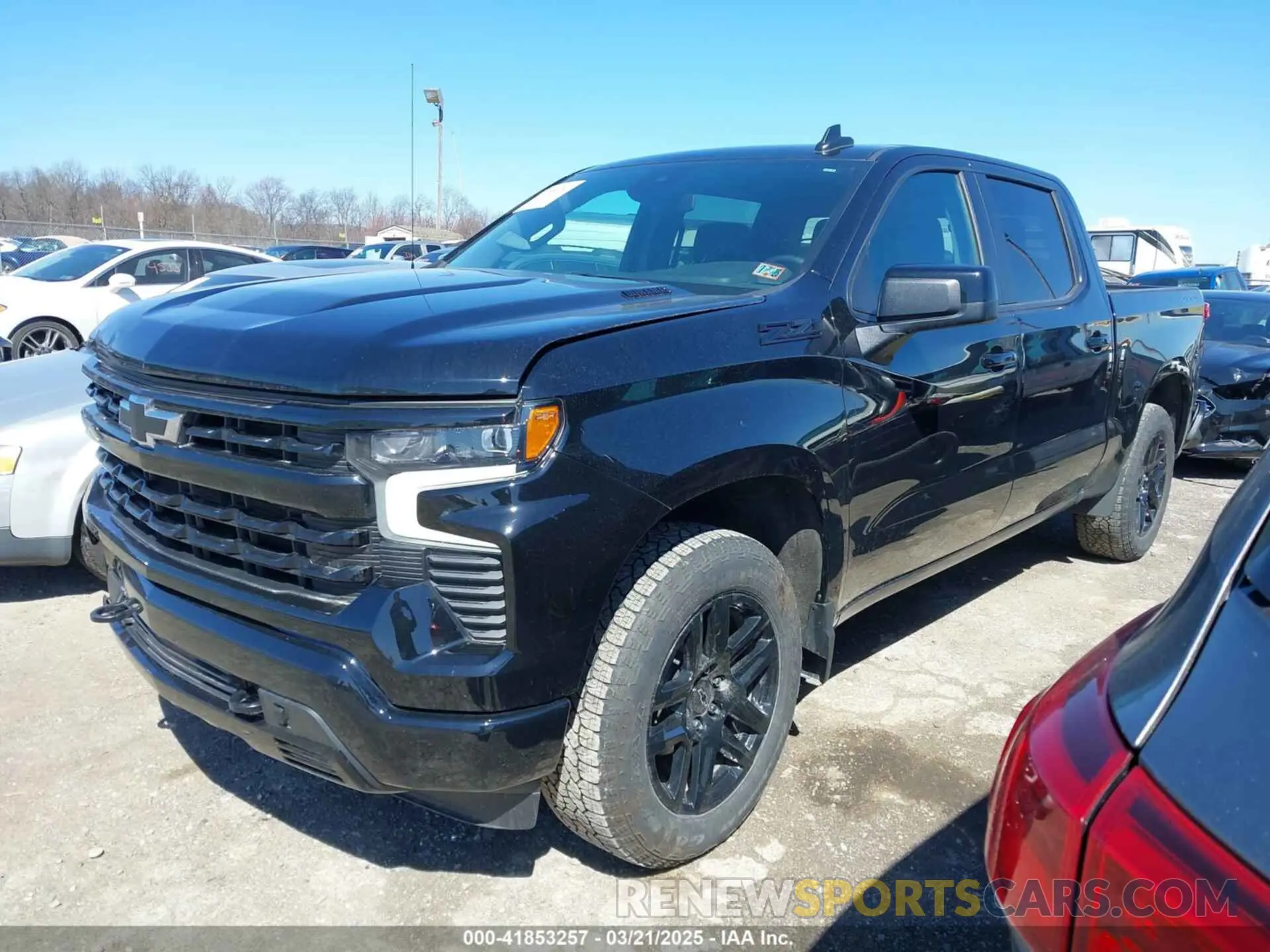 2 fotografías del automóvil dañado 1GCUDEE82RZ343368 CHEVROLET SILVERADO 1500 2024