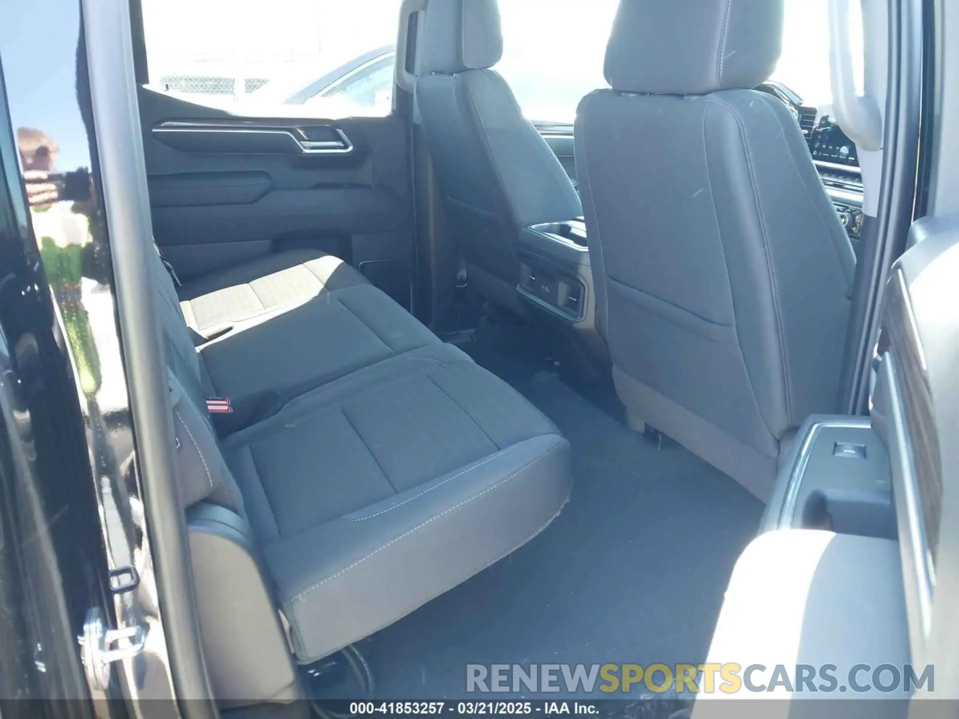 8 fotografías del automóvil dañado 1GCUDEE82RZ343368 CHEVROLET SILVERADO 1500 2024