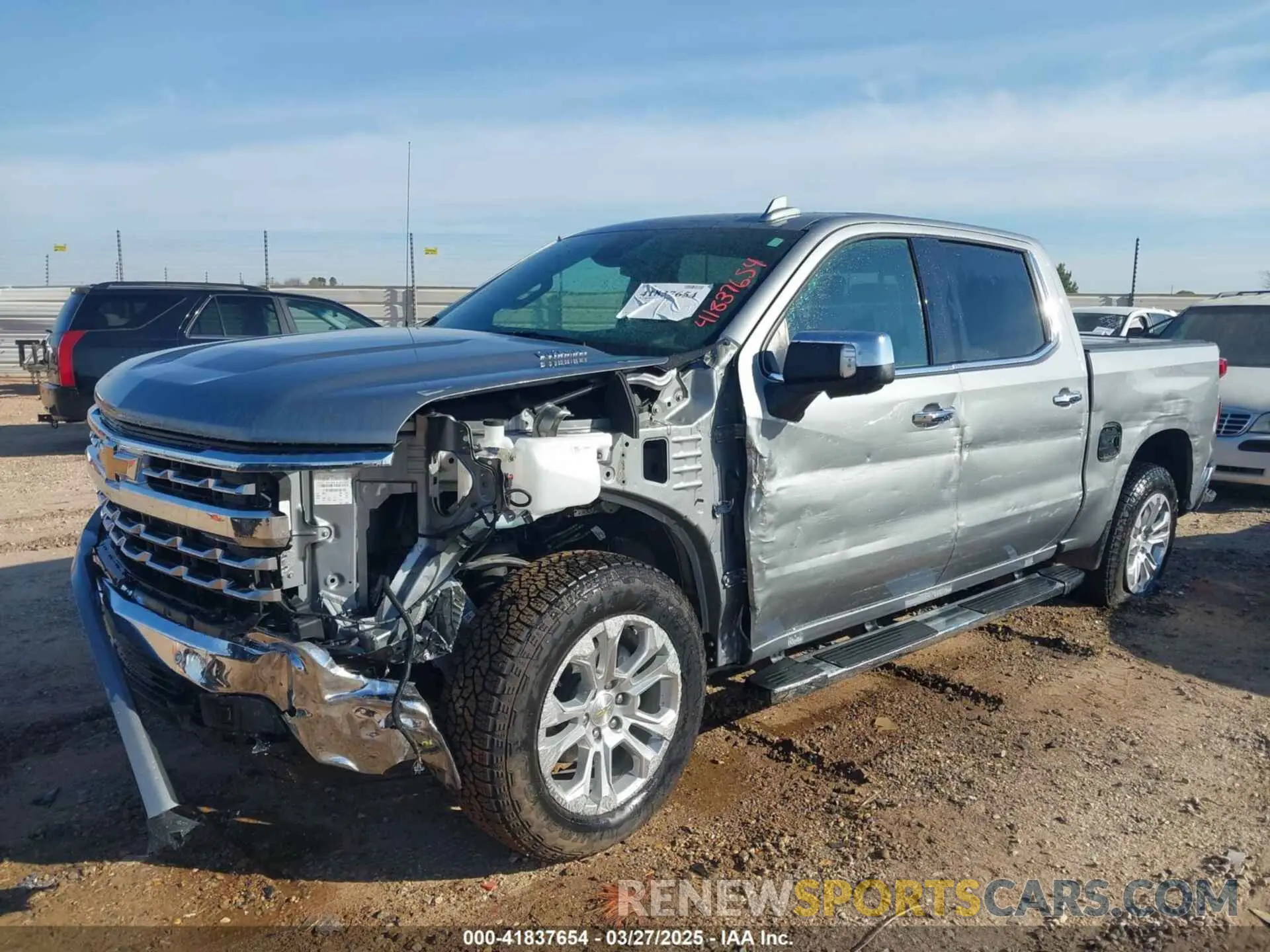 2 fotografías del automóvil dañado 1GCUDGE84RZ309881 CHEVROLET SILVERADO 1500 2024