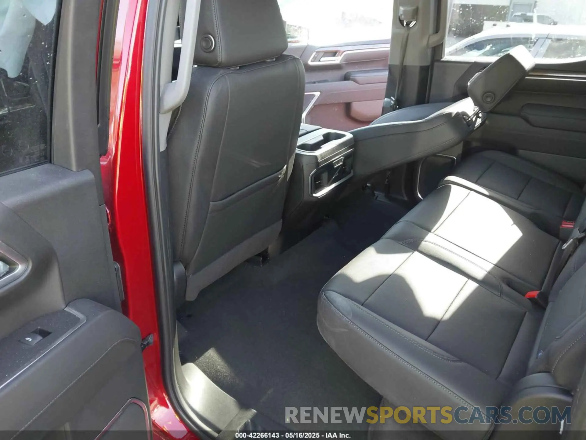 8 fotografías del automóvil dañado 1GCUDGED5RZ406052 CHEVROLET SILVERADO 1500 2024