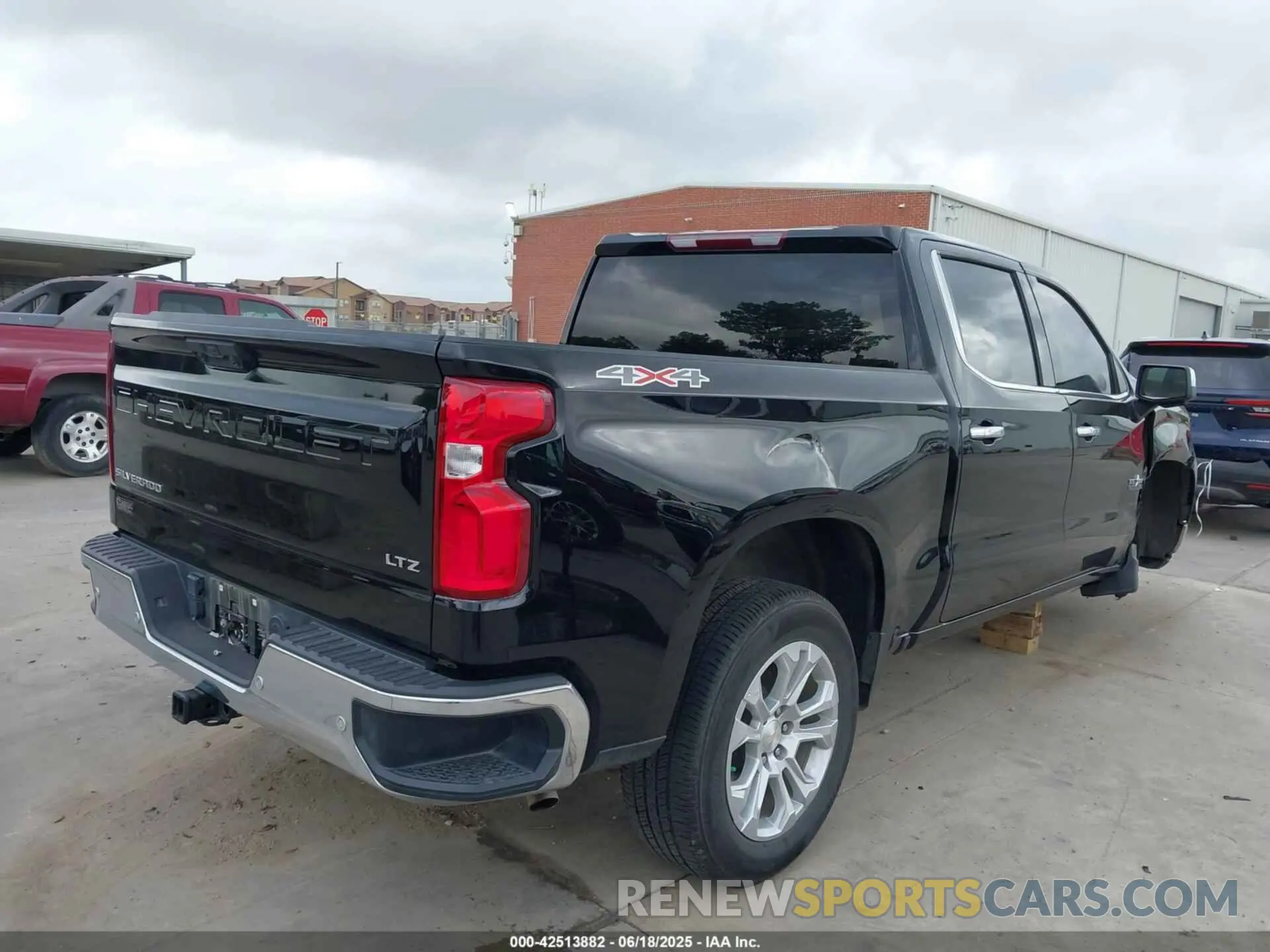4 fotografías del automóvil dañado 1GCUDGED6RZ188753 CHEVROLET SILVERADO 1500 2024