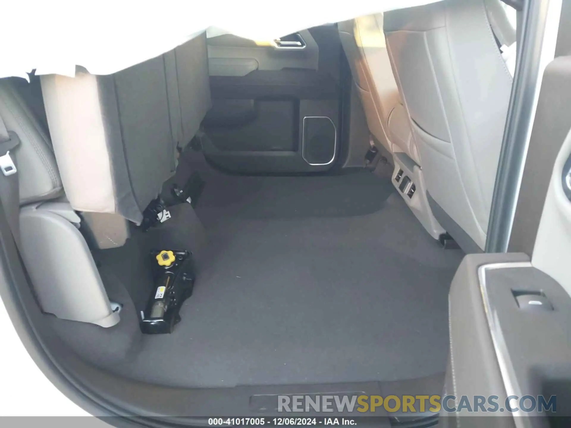 8 fotografías del automóvil dañado 2GCUDDED2R1129271 CHEVROLET SILVERADO 1500 2024