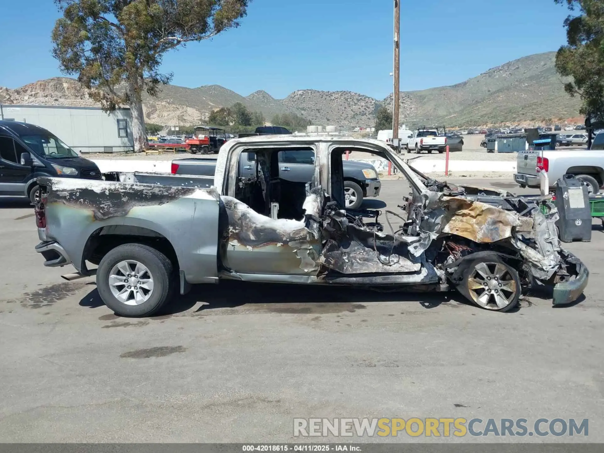 12 fotografías del automóvil dañado 2GCUDDEDXR1135111 CHEVROLET SILVERADO 1500 2024