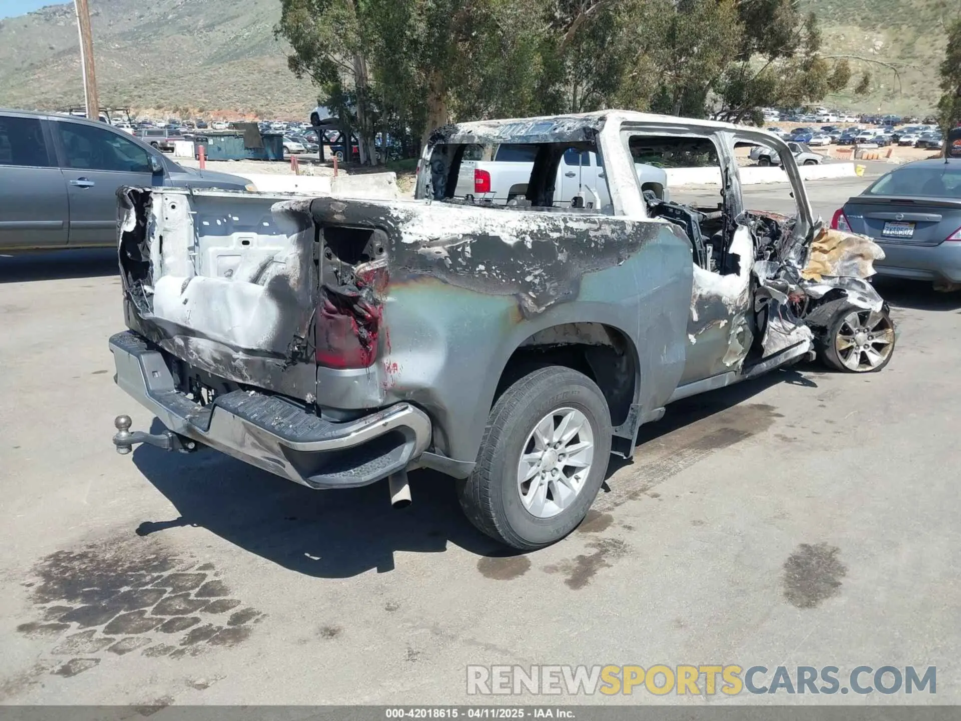 4 fotografías del automóvil dañado 2GCUDDEDXR1135111 CHEVROLET SILVERADO 1500 2024
