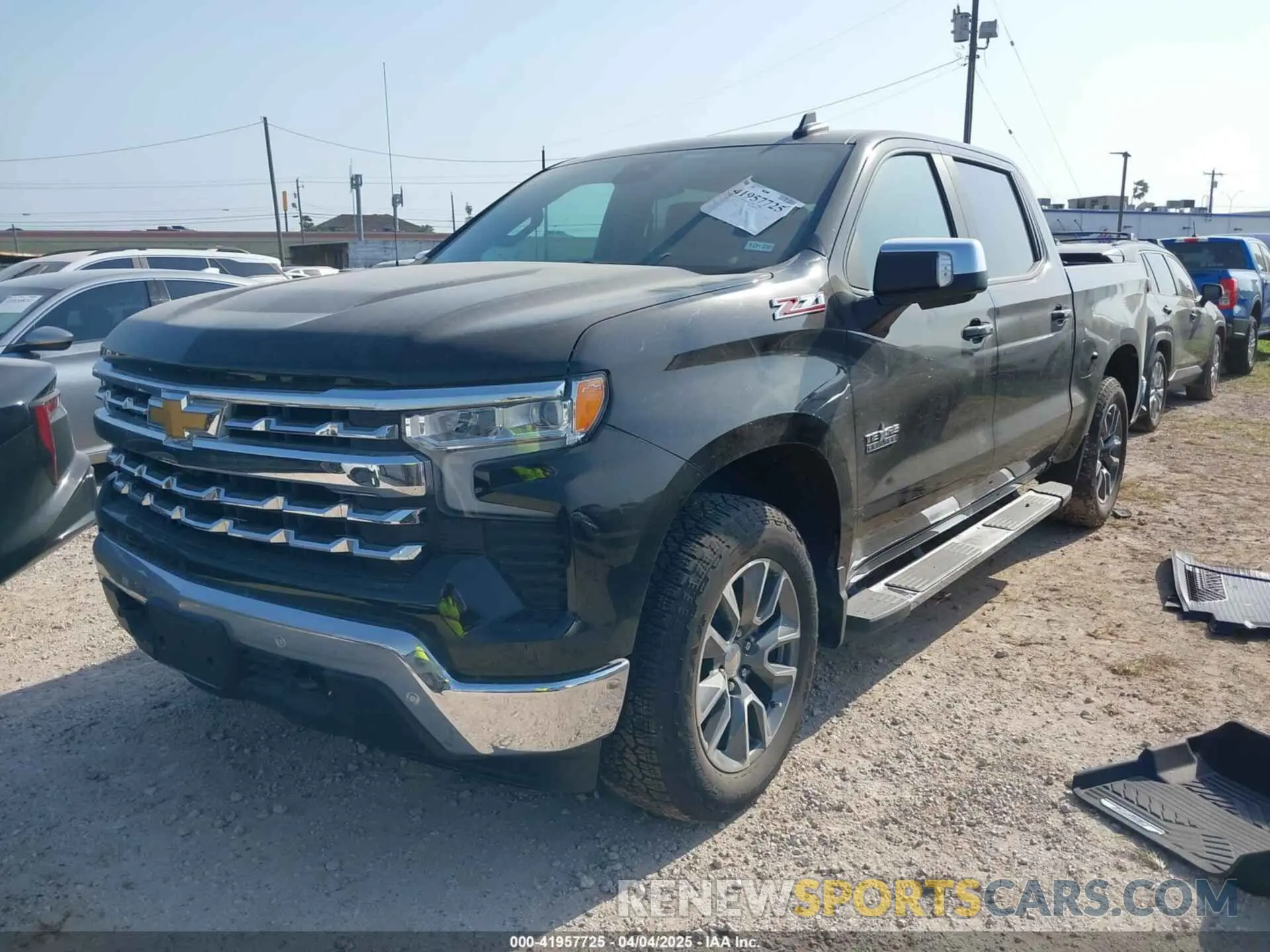 2 fotografías del automóvil dañado 2GCUDDEDXR1255247 CHEVROLET SILVERADO 1500 2024