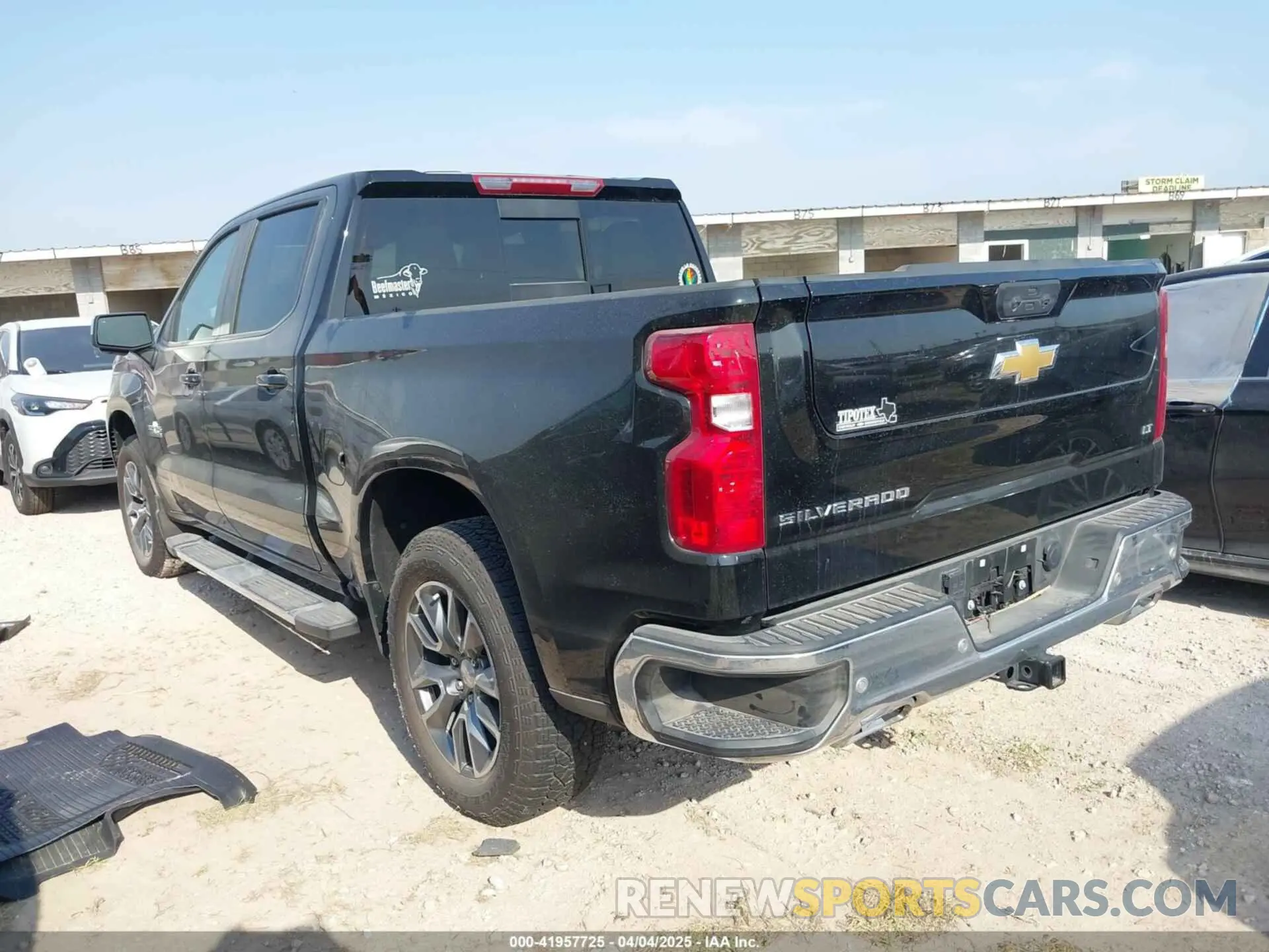 3 fotografías del automóvil dañado 2GCUDDEDXR1255247 CHEVROLET SILVERADO 1500 2024