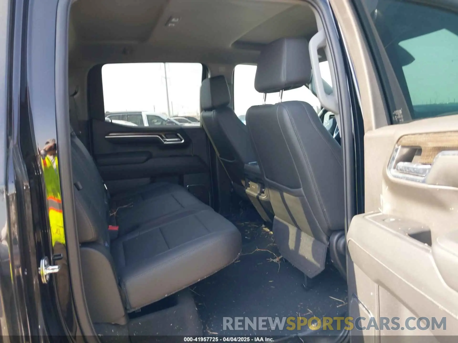 8 fotografías del automóvil dañado 2GCUDDEDXR1255247 CHEVROLET SILVERADO 1500 2024