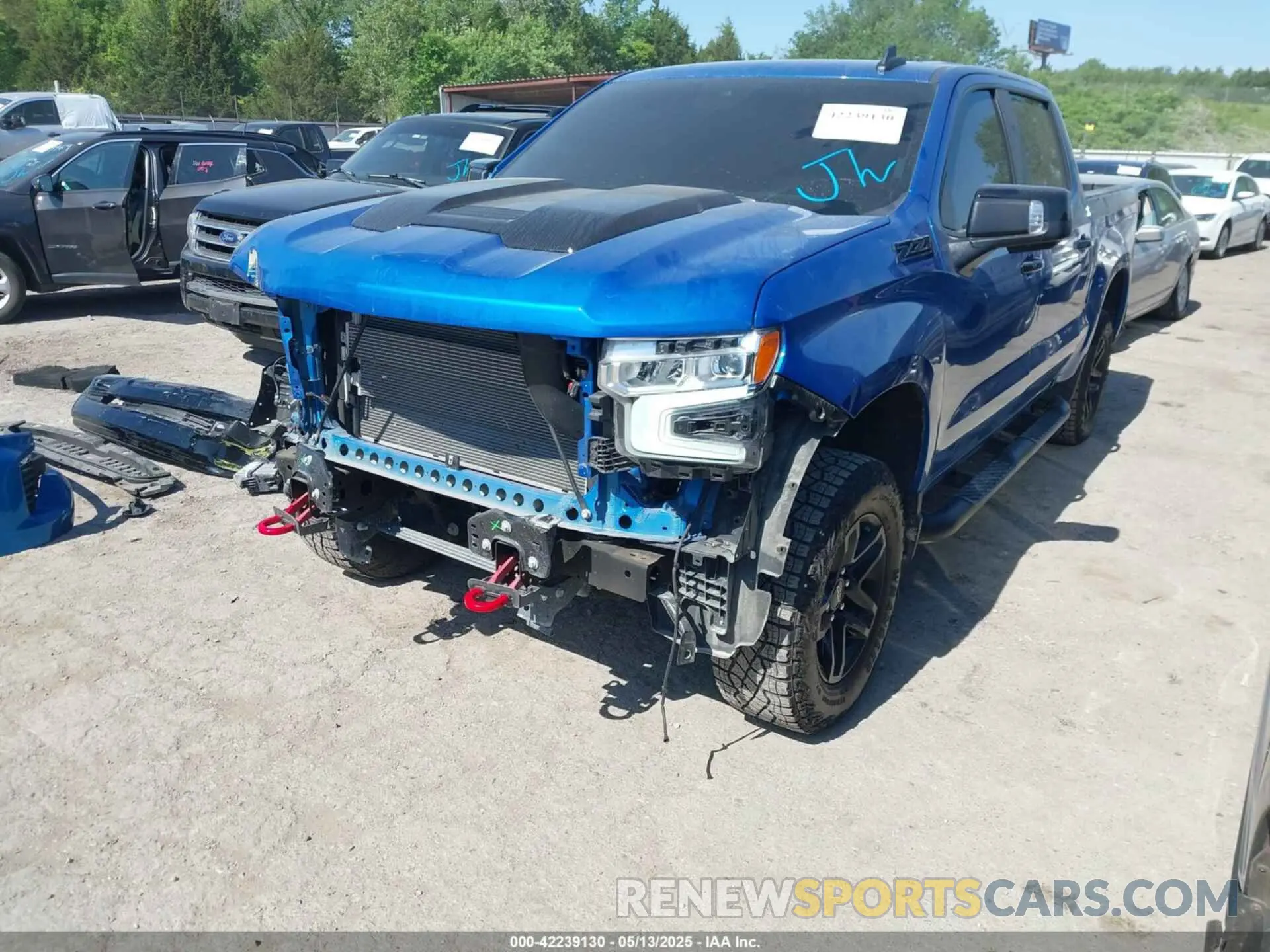 2 fotografías del automóvil dañado 3GCUDFED4RG208525 CHEVROLET SILVERADO 1500 2024