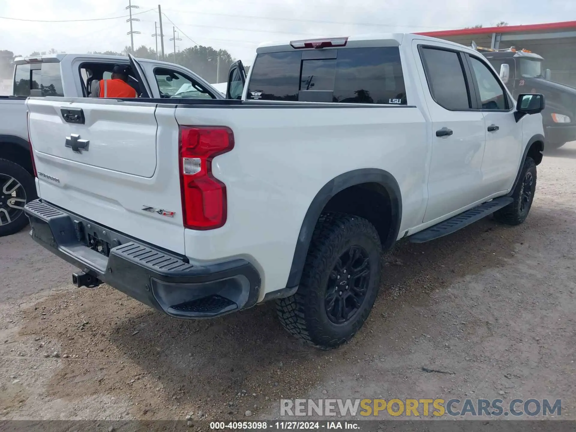 4 fotografías del automóvil dañado 3GCUDHEL3RG140446 CHEVROLET SILVERADO 1500 2024