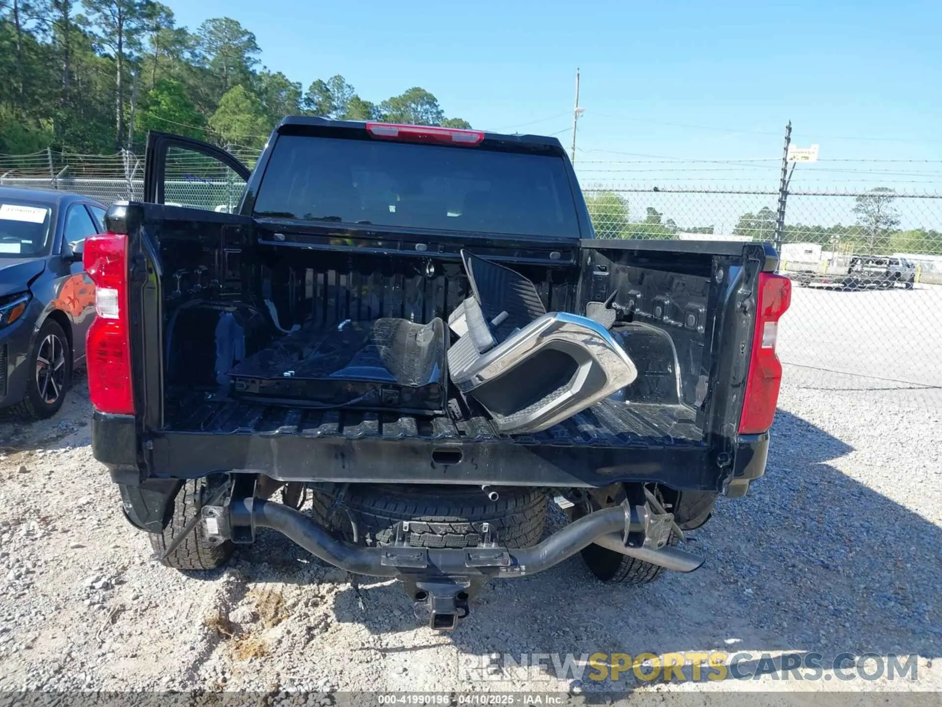 17 fotografías del automóvil dañado 1GCUKDED3SZ122848 CHEVROLET SILVERADO 1500 2025
