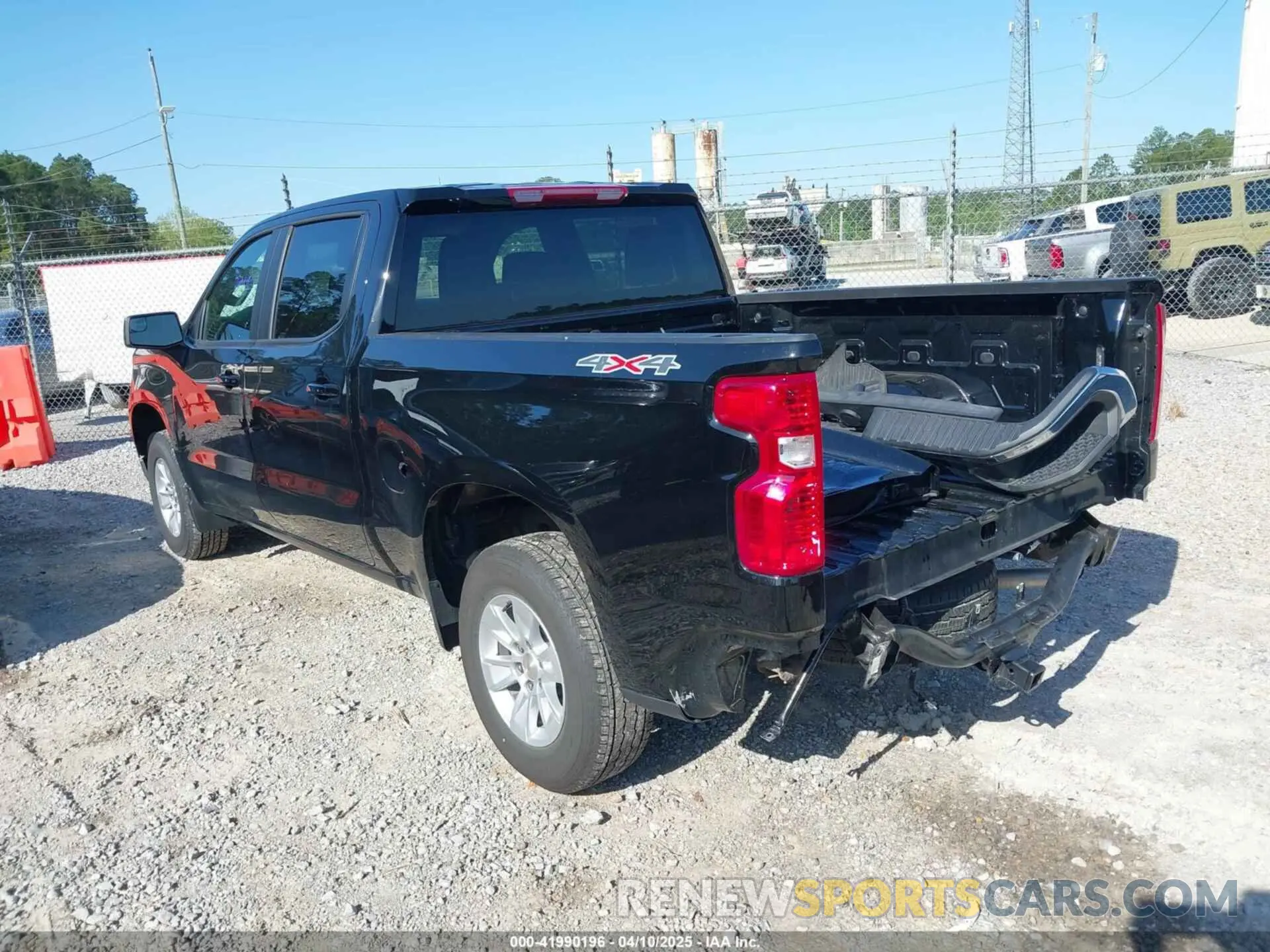 3 fotografías del automóvil dañado 1GCUKDED3SZ122848 CHEVROLET SILVERADO 1500 2025