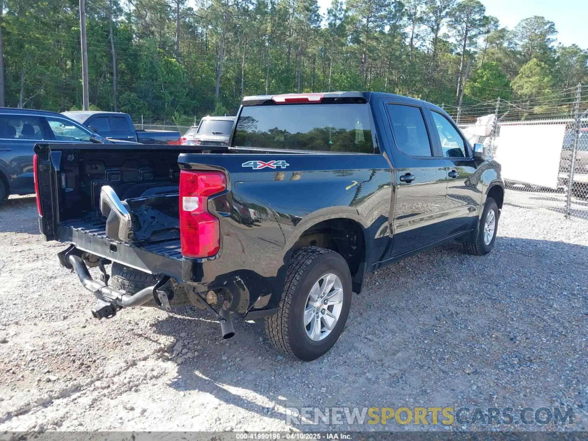4 fotografías del automóvil dañado 1GCUKDED3SZ122848 CHEVROLET SILVERADO 1500 2025
