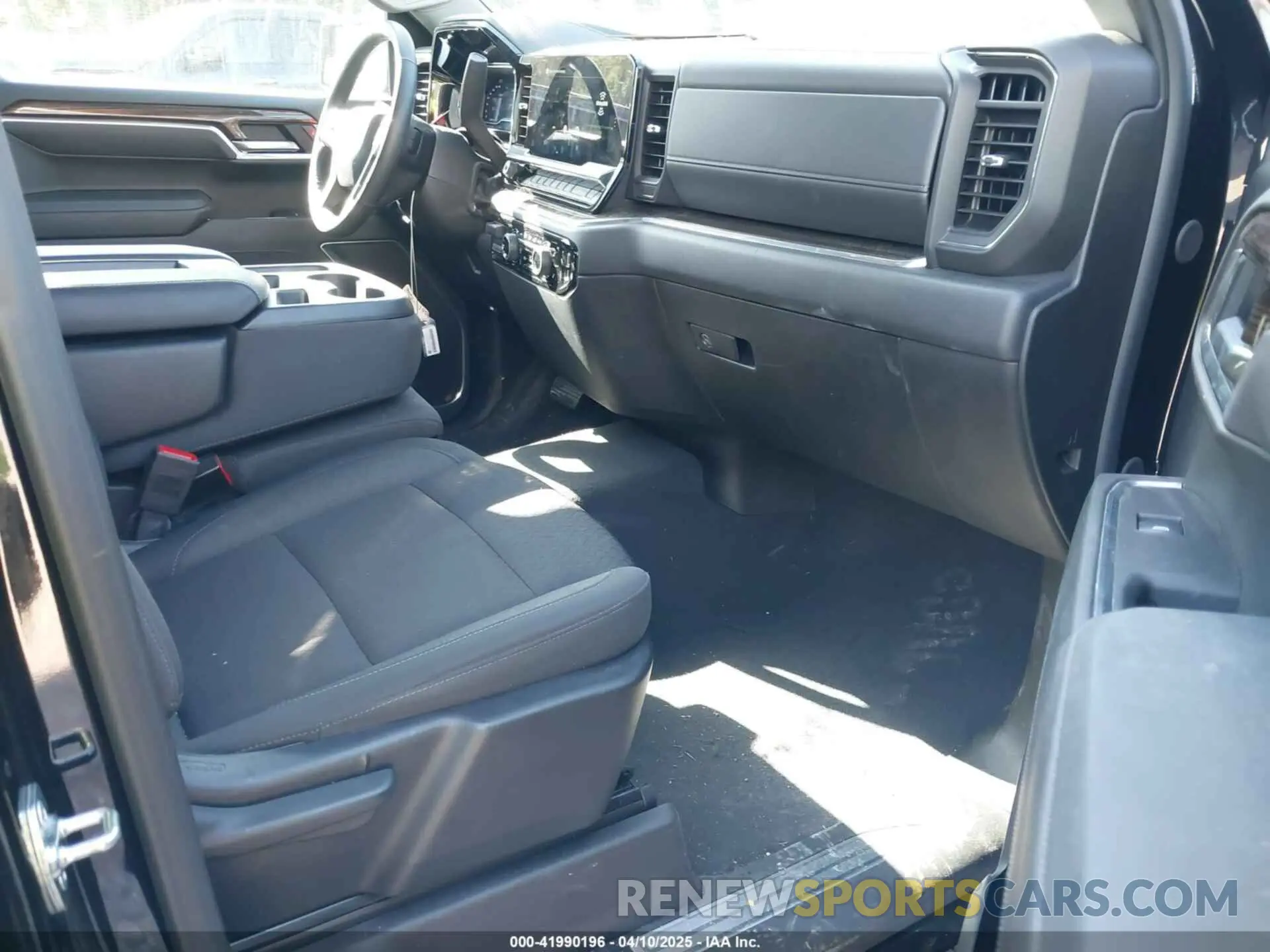 5 fotografías del automóvil dañado 1GCUKDED3SZ122848 CHEVROLET SILVERADO 1500 2025