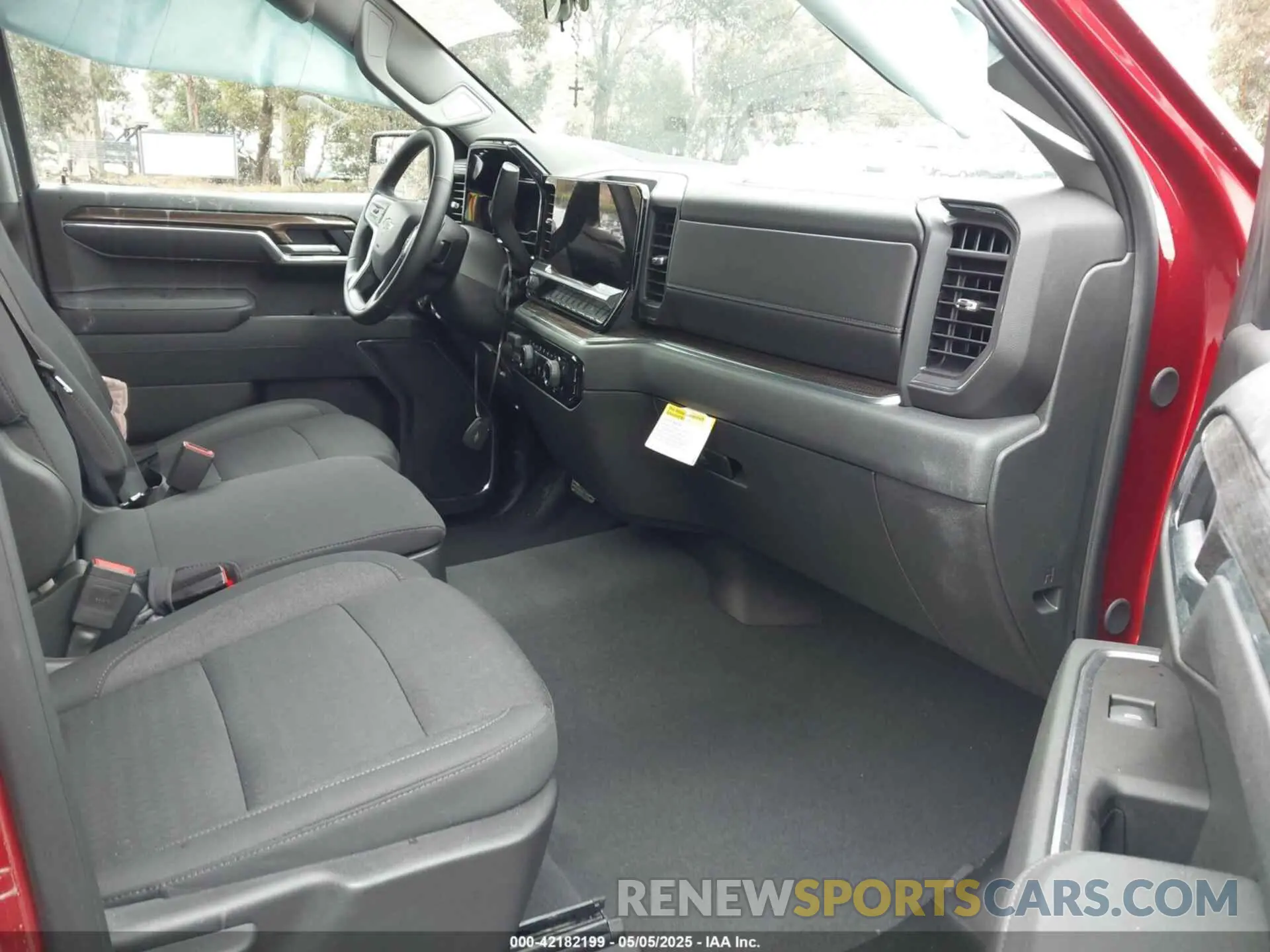 5 fotografías del automóvil dañado 3GCPADEKXSG184150 CHEVROLET SILVERADO 1500 2025