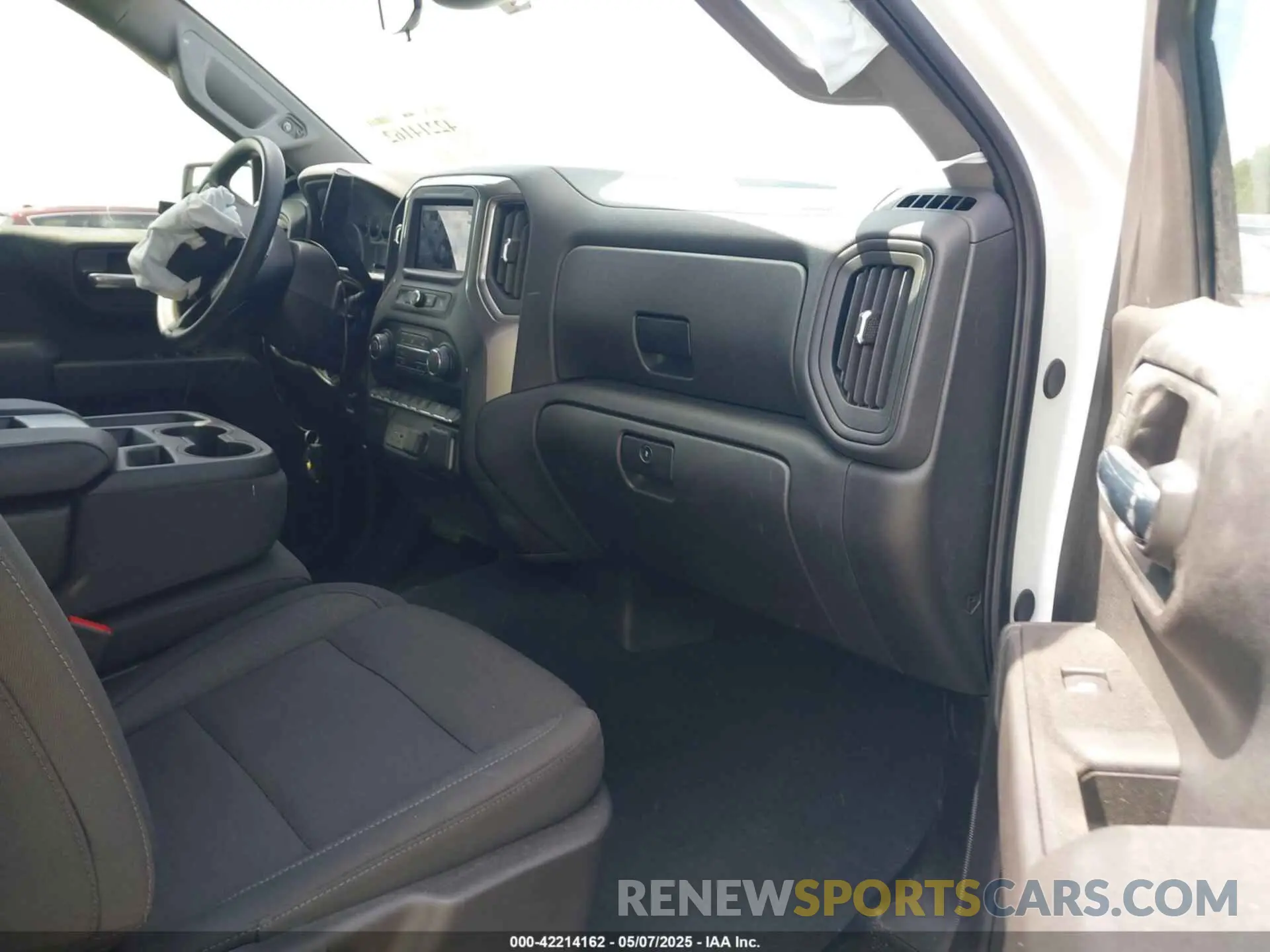 5 fotografías del automóvil dañado 3GCUKCED6SG194217 CHEVROLET SILVERADO 1500 2025