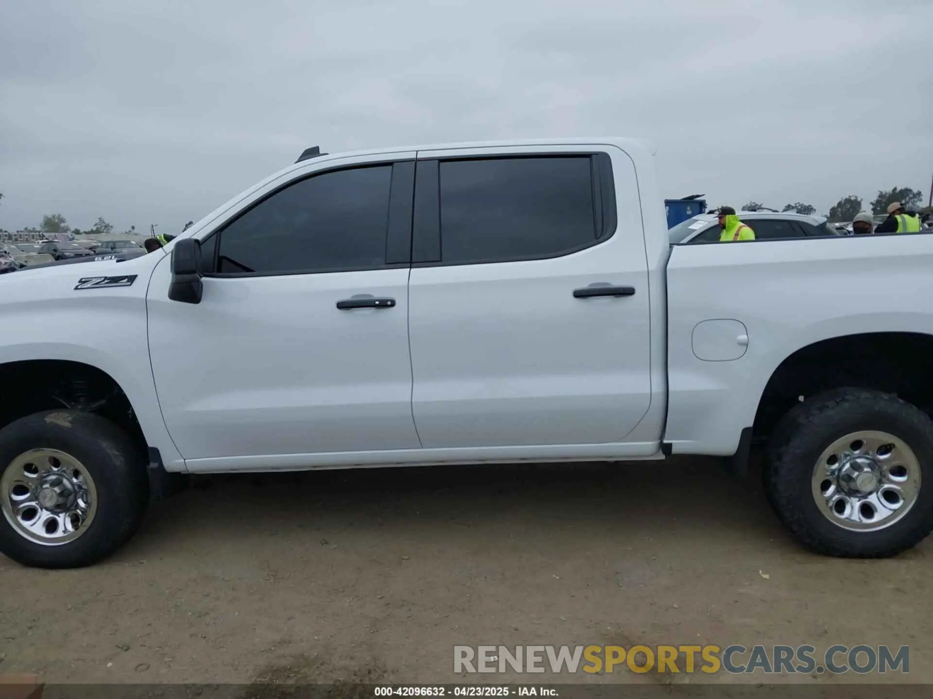 15 fotografías del automóvil dañado 3GCUKFEL9SG224626 CHEVROLET SILVERADO 1500 2025