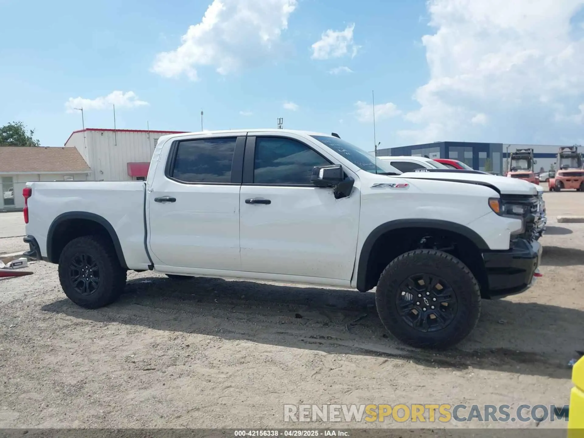 13 fotografías del automóvil dañado 3GCUKHEL0SG213168 CHEVROLET SILVERADO 1500 2025