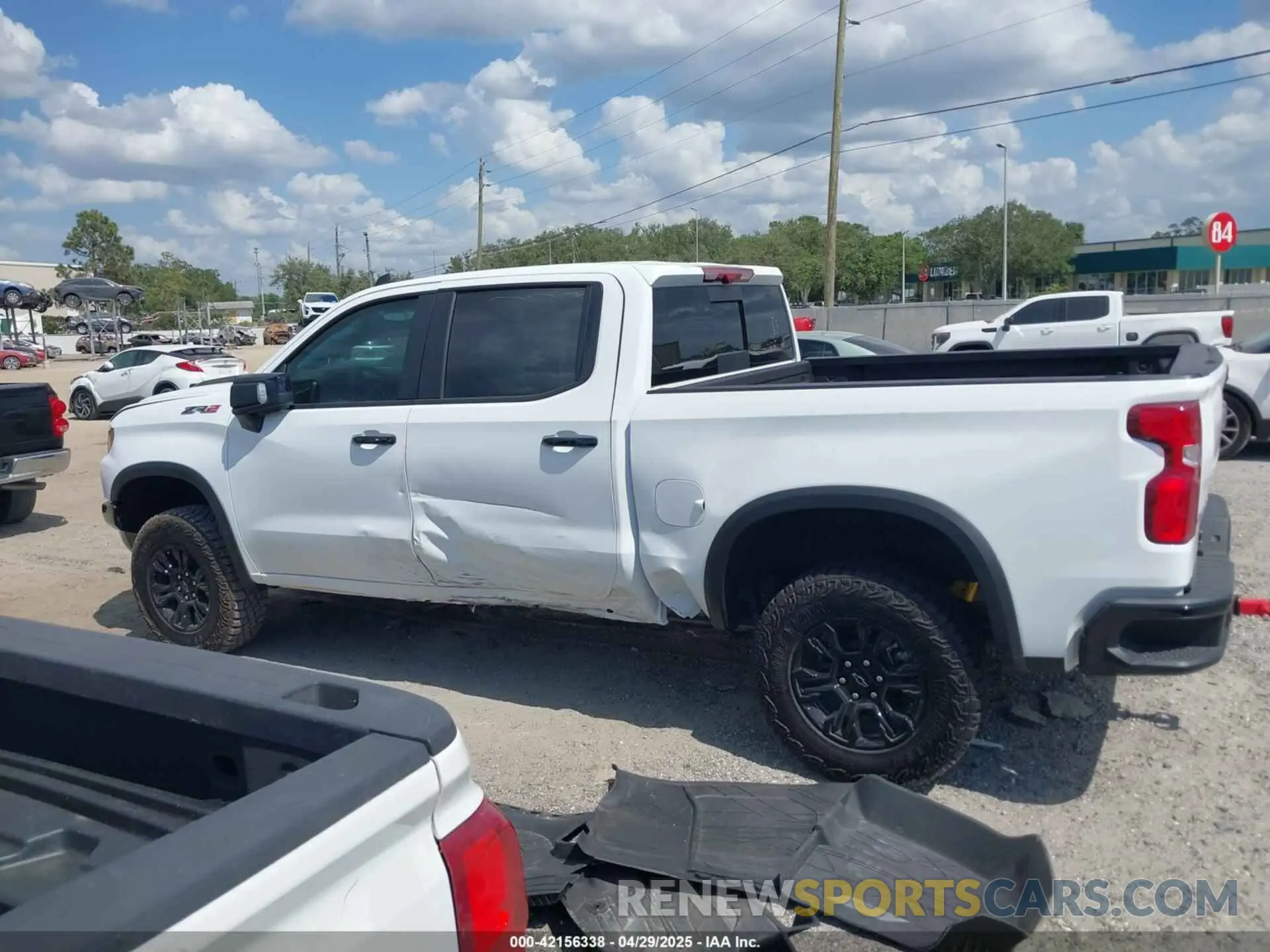 14 fotografías del automóvil dañado 3GCUKHEL0SG213168 CHEVROLET SILVERADO 1500 2025