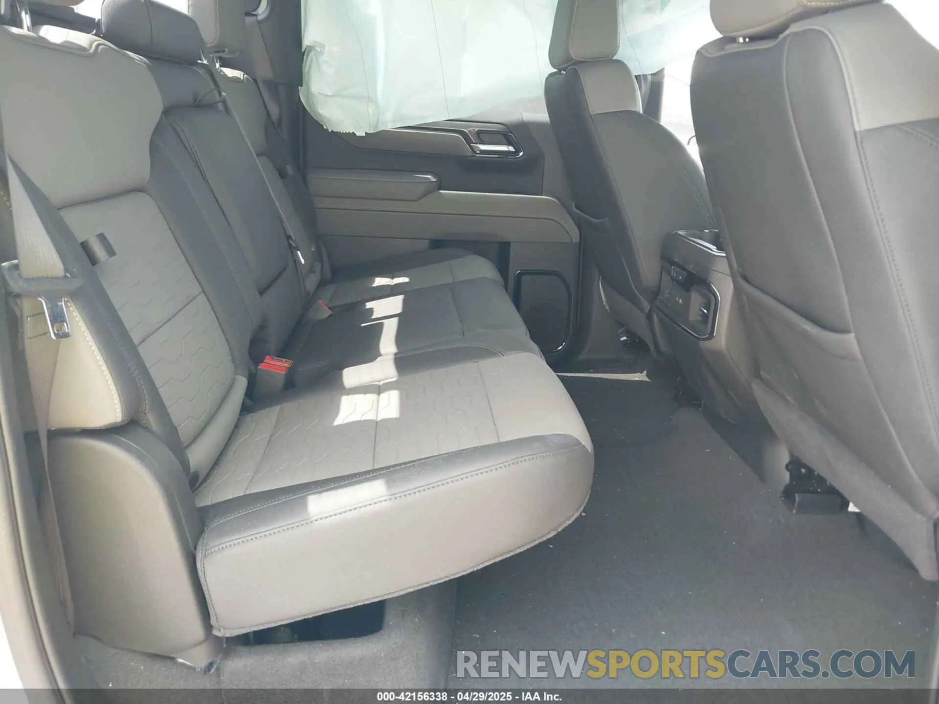 8 fotografías del automóvil dañado 3GCUKHEL0SG213168 CHEVROLET SILVERADO 1500 2025