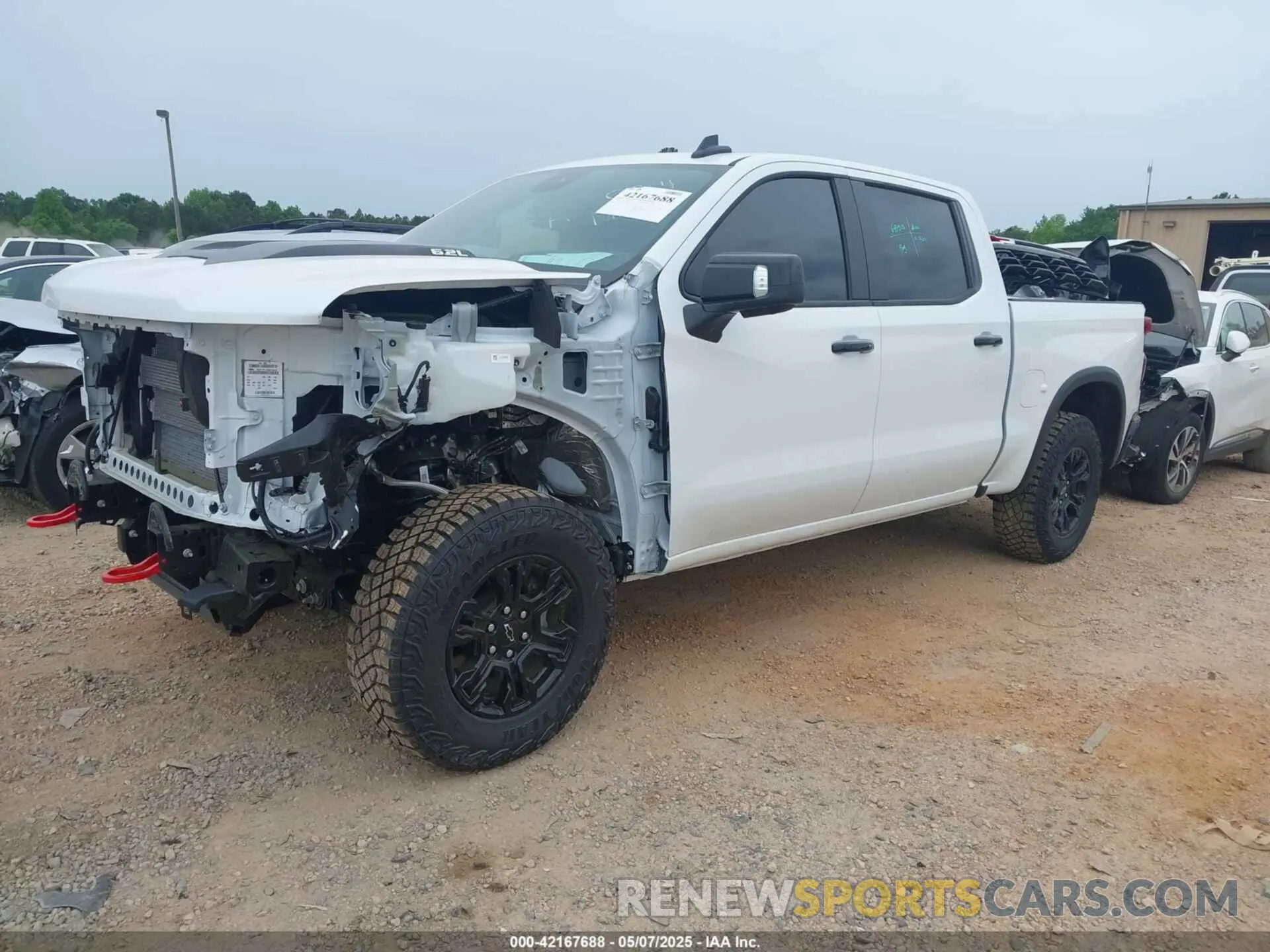 2 fotografías del automóvil dañado 3GCUKHEL1SG170864 CHEVROLET SILVERADO 1500 2025