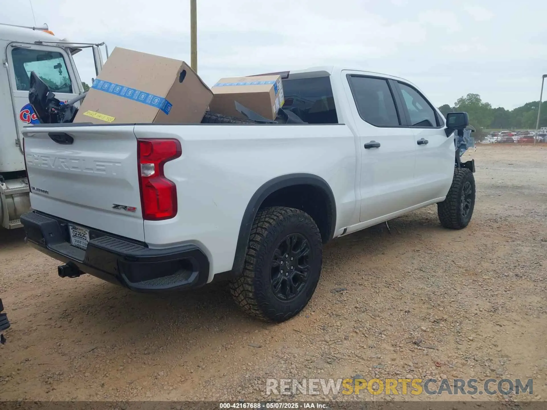 4 fotografías del automóvil dañado 3GCUKHEL1SG170864 CHEVROLET SILVERADO 1500 2025