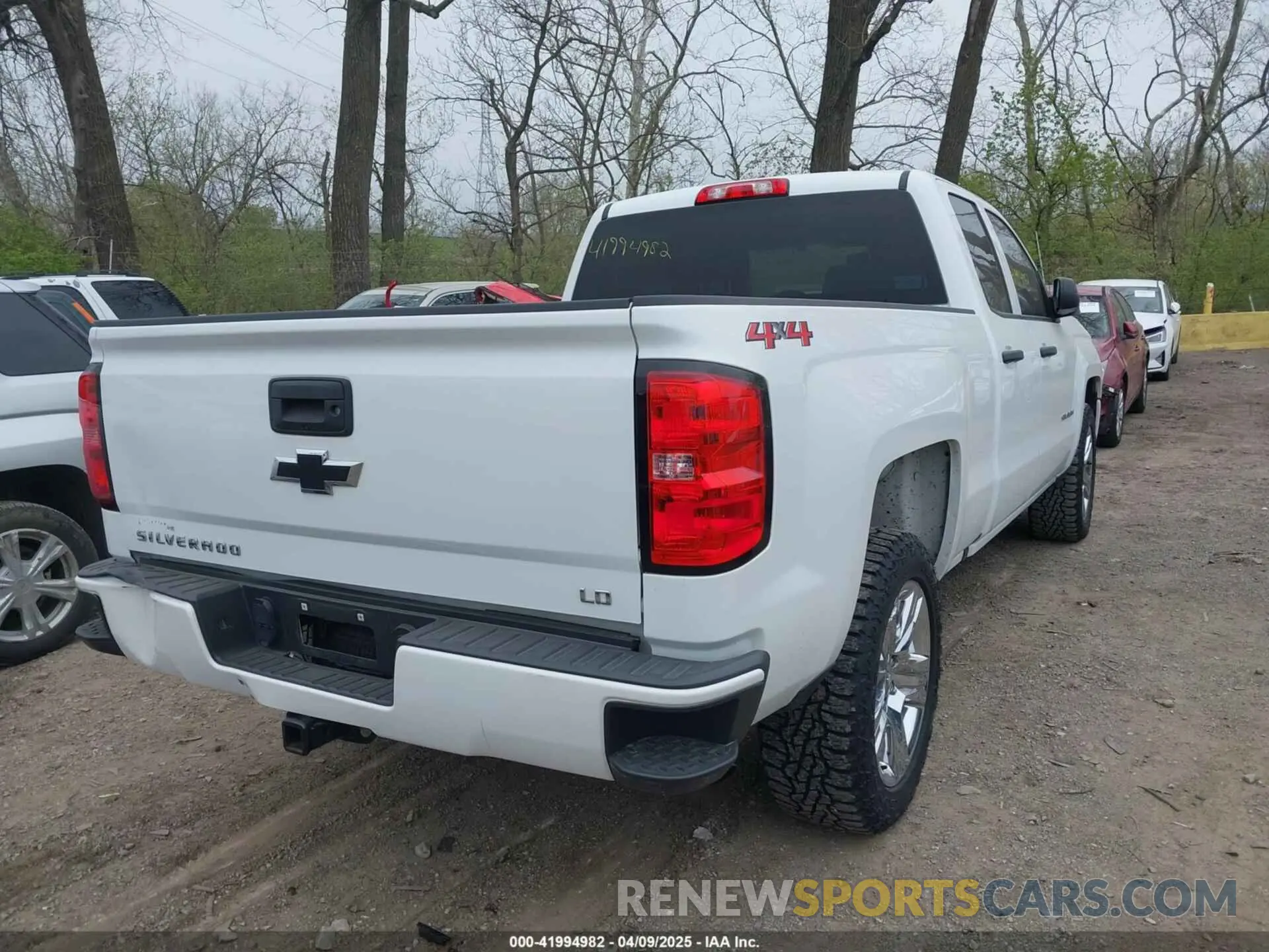 4 fotografías del automóvil dañado 2GCVKMEC2K1185573 CHEVROLET SILVERADO 1500 LD 2019