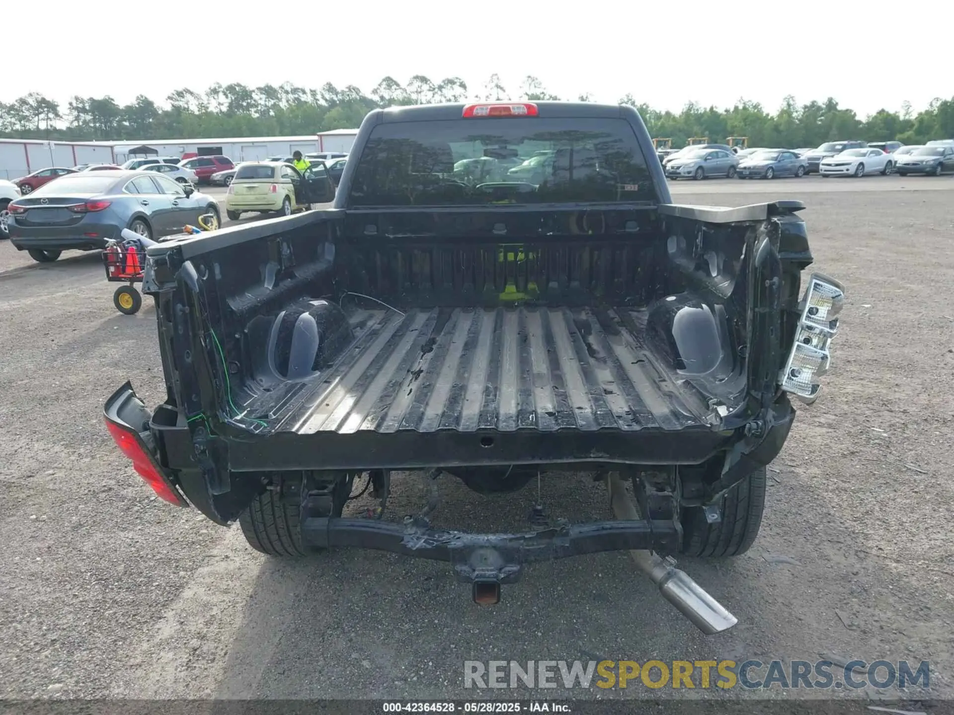 17 fotografías del automóvil dañado 2GCVKMEC8K1161441 CHEVROLET SILVERADO 1500 LD 2019