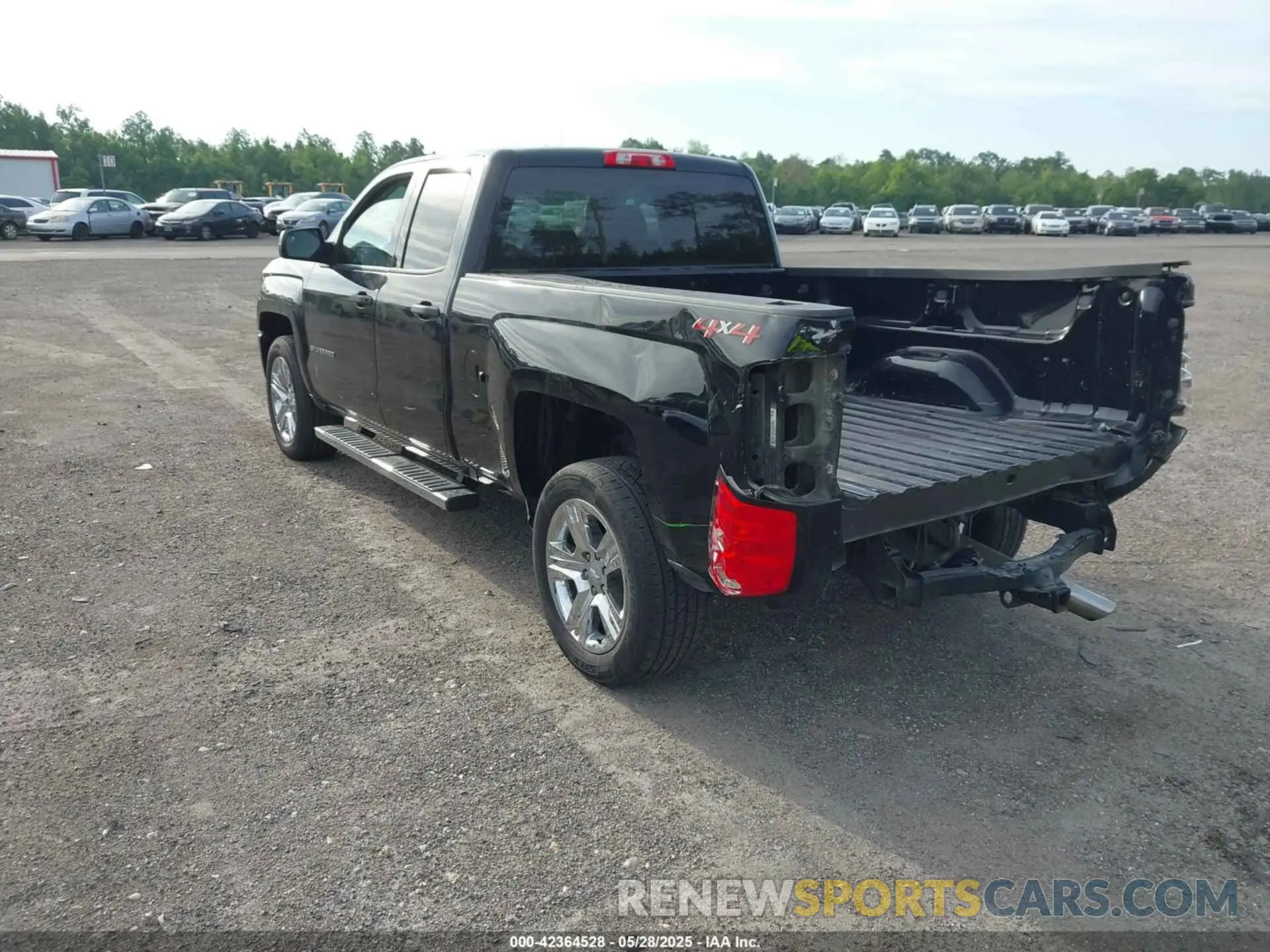 3 fotografías del automóvil dañado 2GCVKMEC8K1161441 CHEVROLET SILVERADO 1500 LD 2019