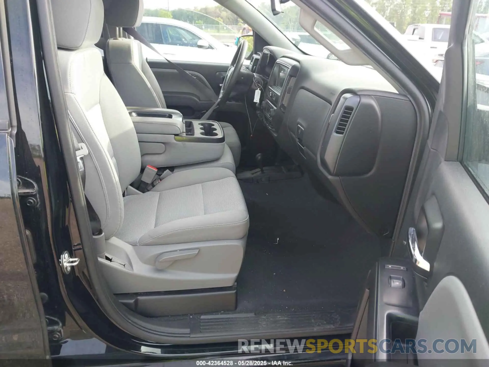 5 fotografías del automóvil dañado 2GCVKMEC8K1161441 CHEVROLET SILVERADO 1500 LD 2019