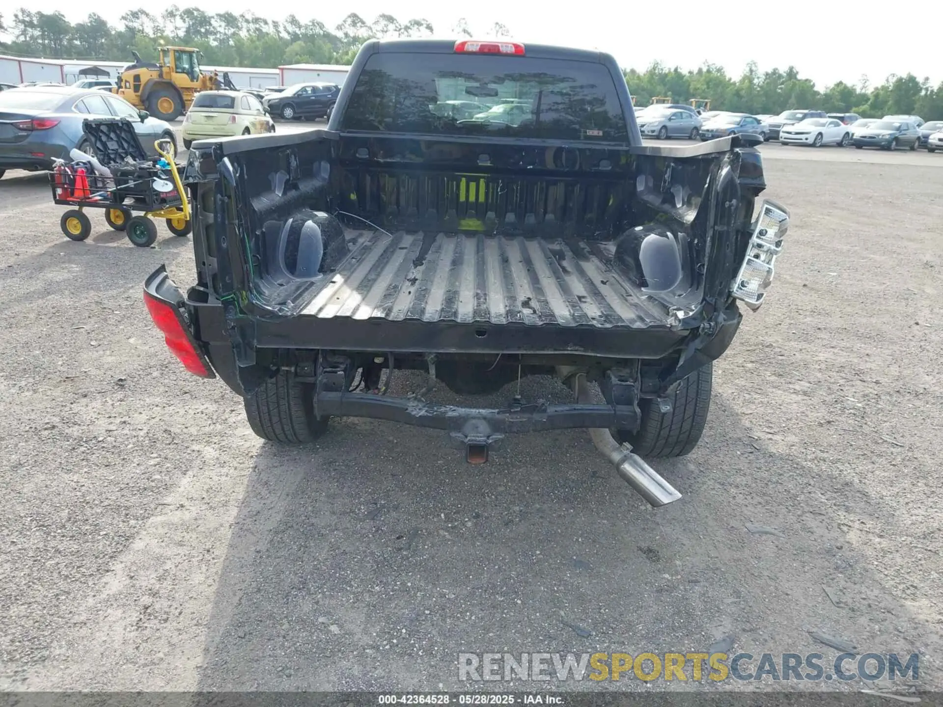 6 fotografías del automóvil dañado 2GCVKMEC8K1161441 CHEVROLET SILVERADO 1500 LD 2019