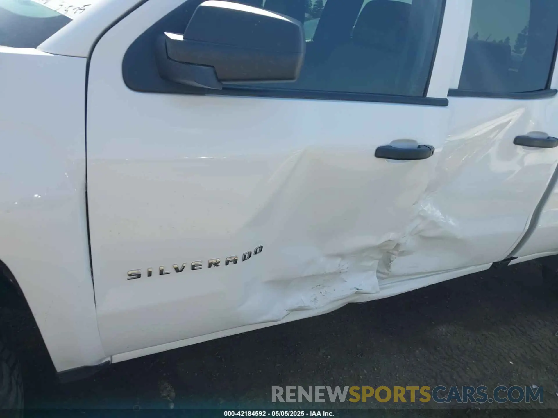 20 fotografías del automóvil dañado 2GCVKNEC3K1223916 CHEVROLET SILVERADO 1500 LD 2019