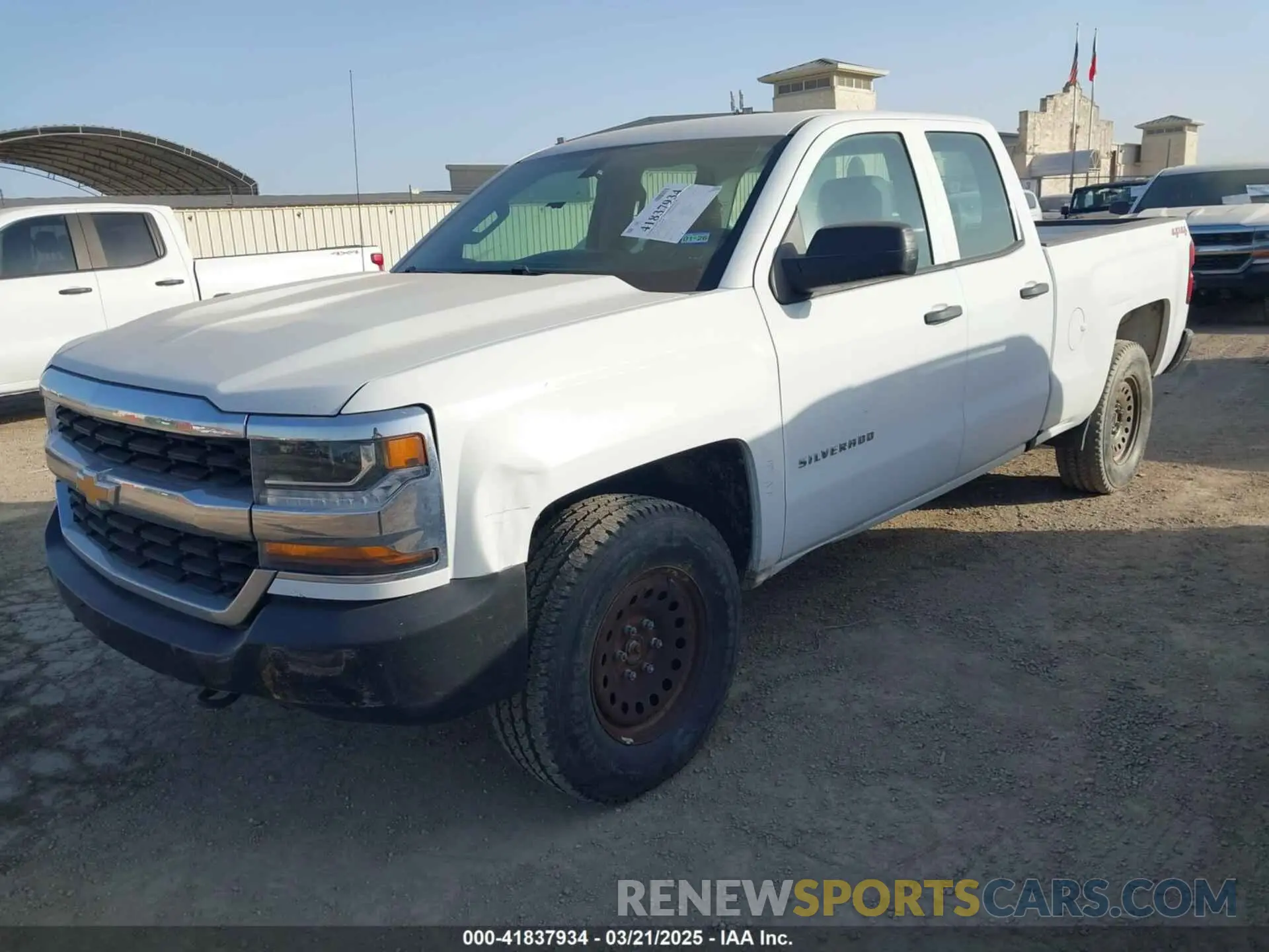 2 fotografías del automóvil dañado 2GCVKNEC5K1163637 CHEVROLET SILVERADO 1500 LD 2019