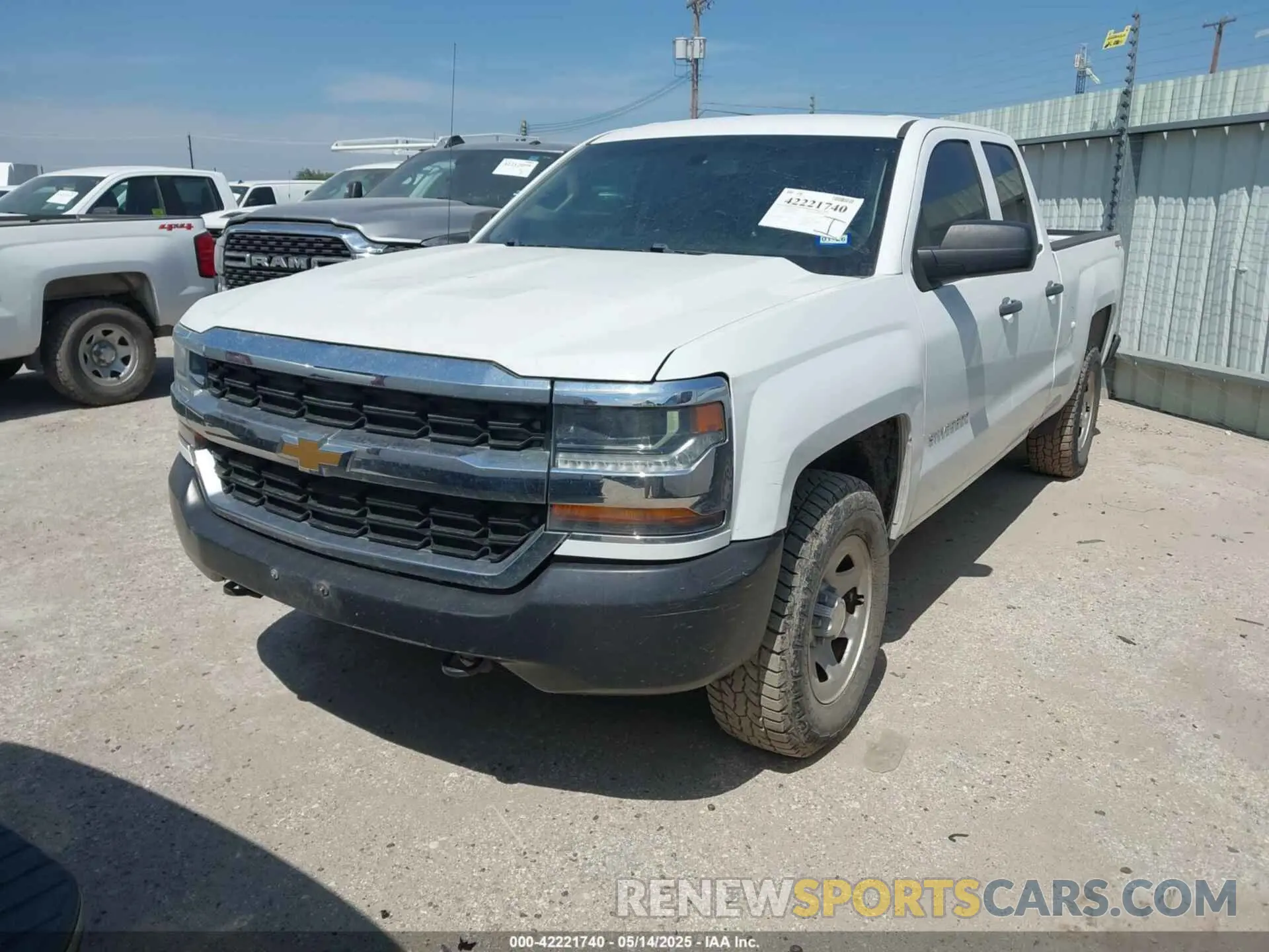 2 fotografías del automóvil dañado 2GCVKNEC9K1159977 CHEVROLET SILVERADO 1500 LD 2019