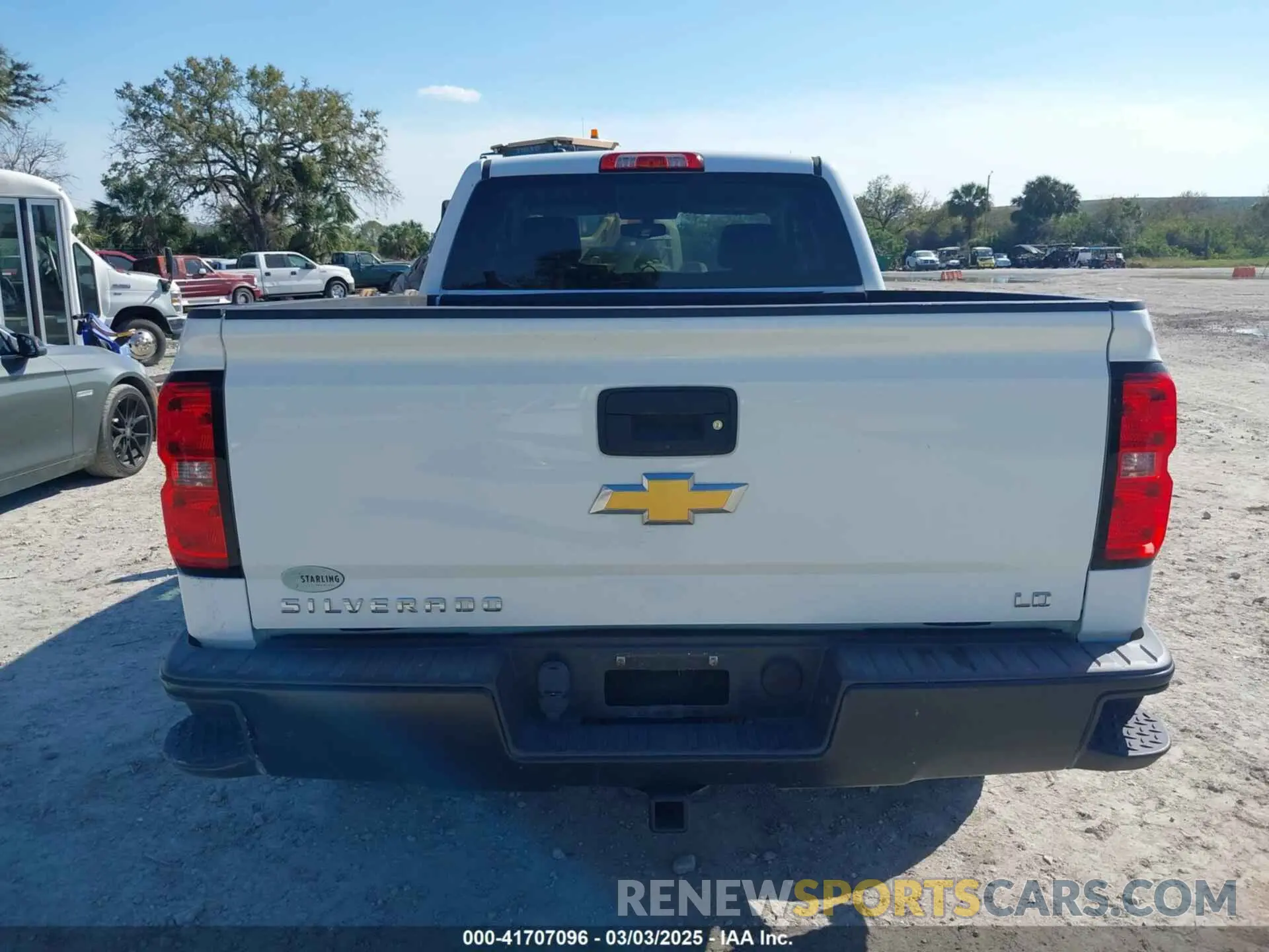 16 fotografías del automóvil dañado 2GCVKNECXK1121058 CHEVROLET SILVERADO 1500 LD 2019