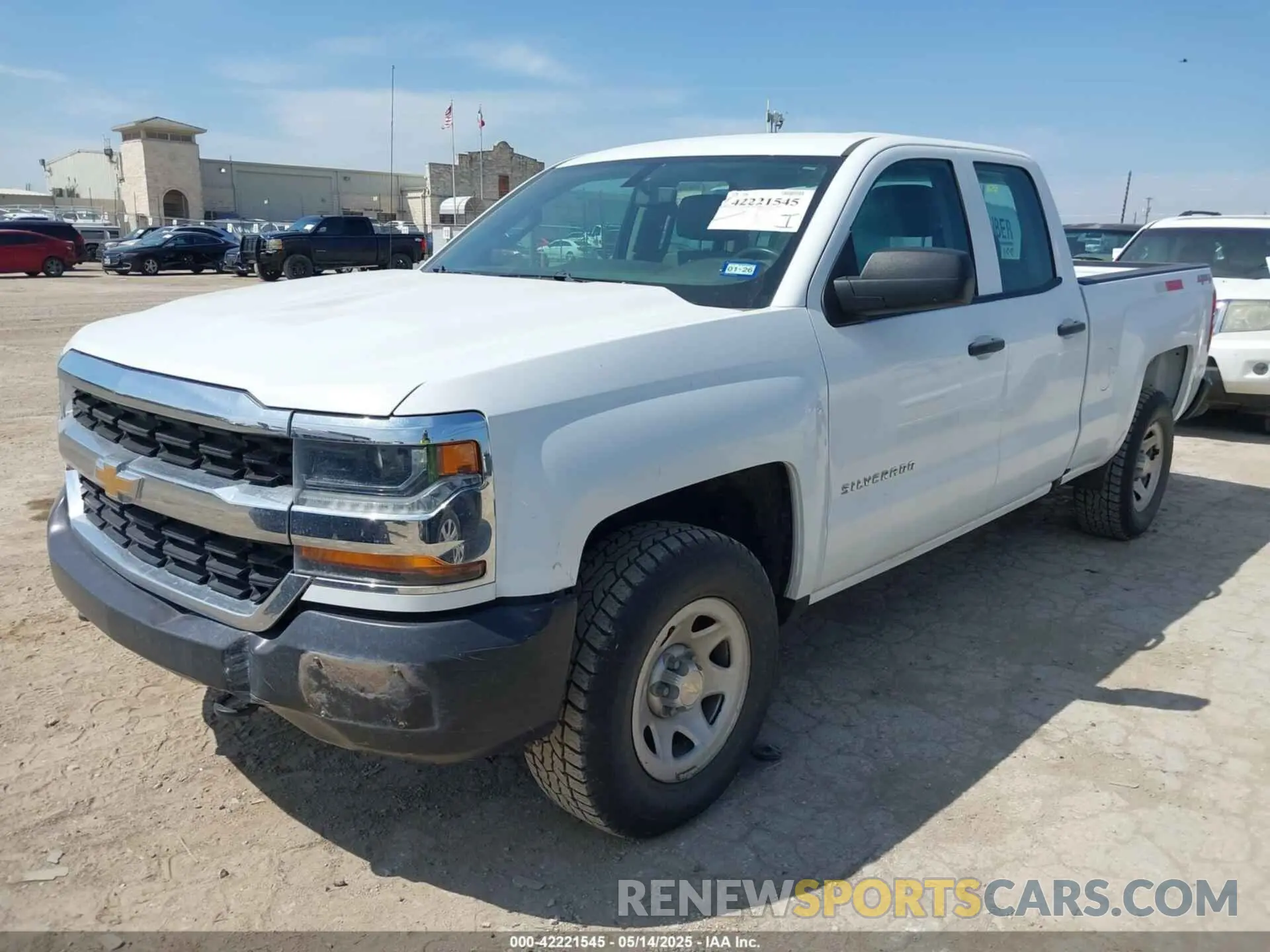 2 fotografías del automóvil dañado 2GCVKNECXK1164038 CHEVROLET SILVERADO 1500 LD 2019
